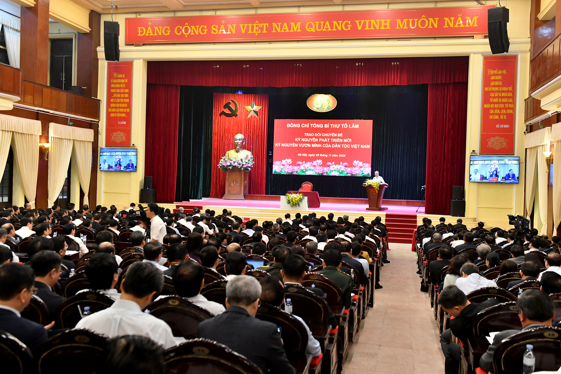 Quang cảnh hội nghị.