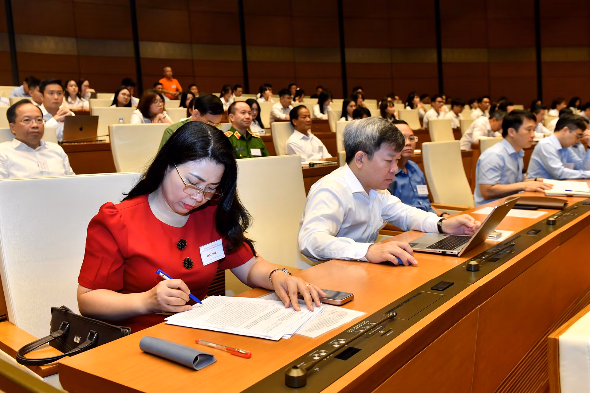 Các đại biểu tham dự hội nghị.