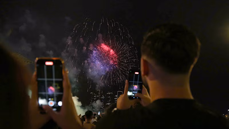 Những chùm pháo hoa bay ngợp trời Thành phố Hồ Chí Minh chào mừng Quốc khánh 2/9.