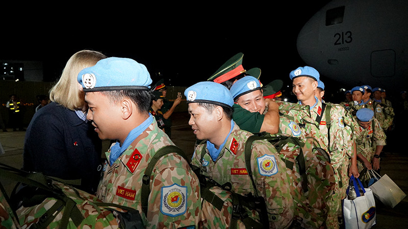 Niềm vui trong ngày trở về sau khi hoàn thành nhiệm vụ về nước.