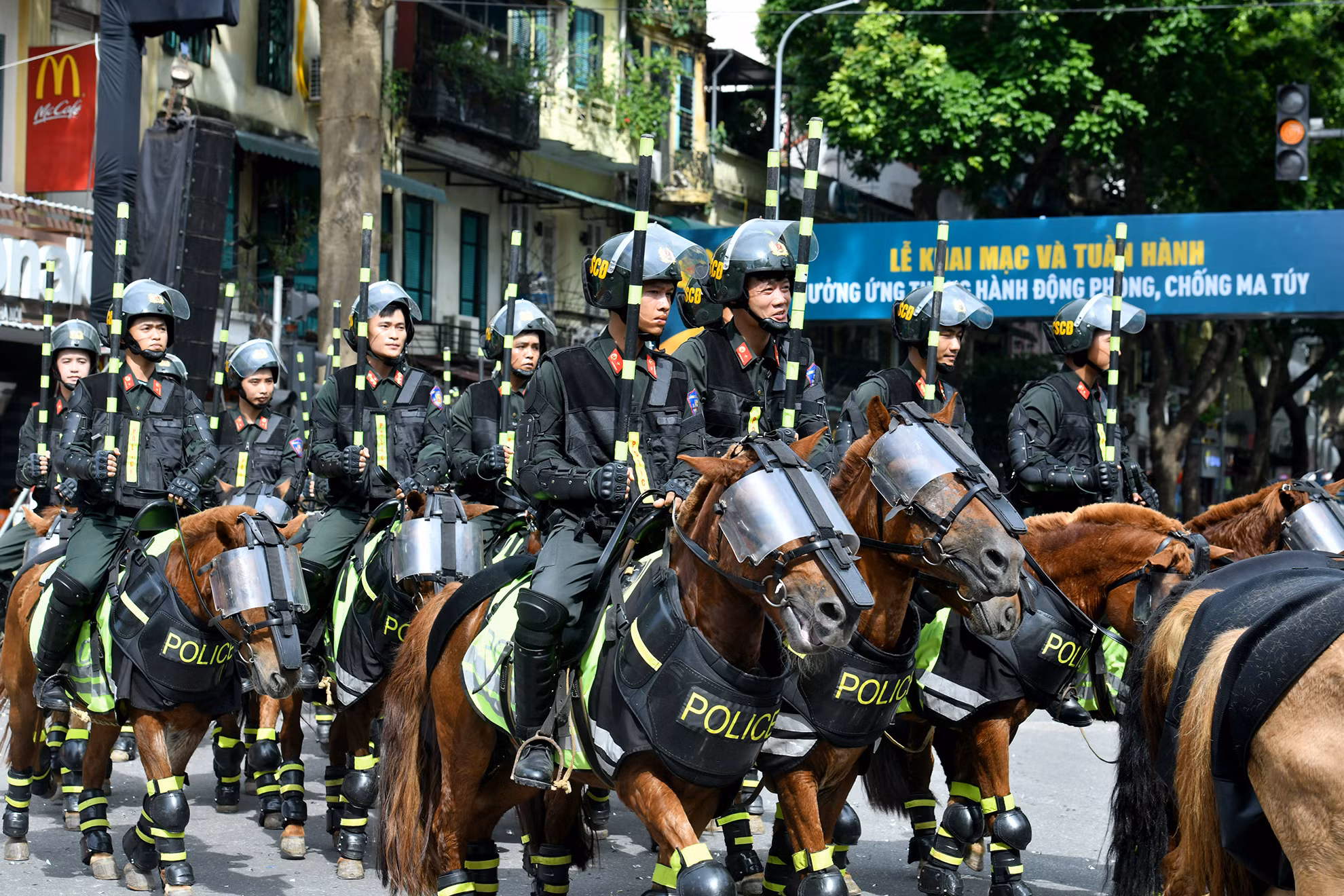 Lực lượng Kỵ binh tham gia tuần hành.