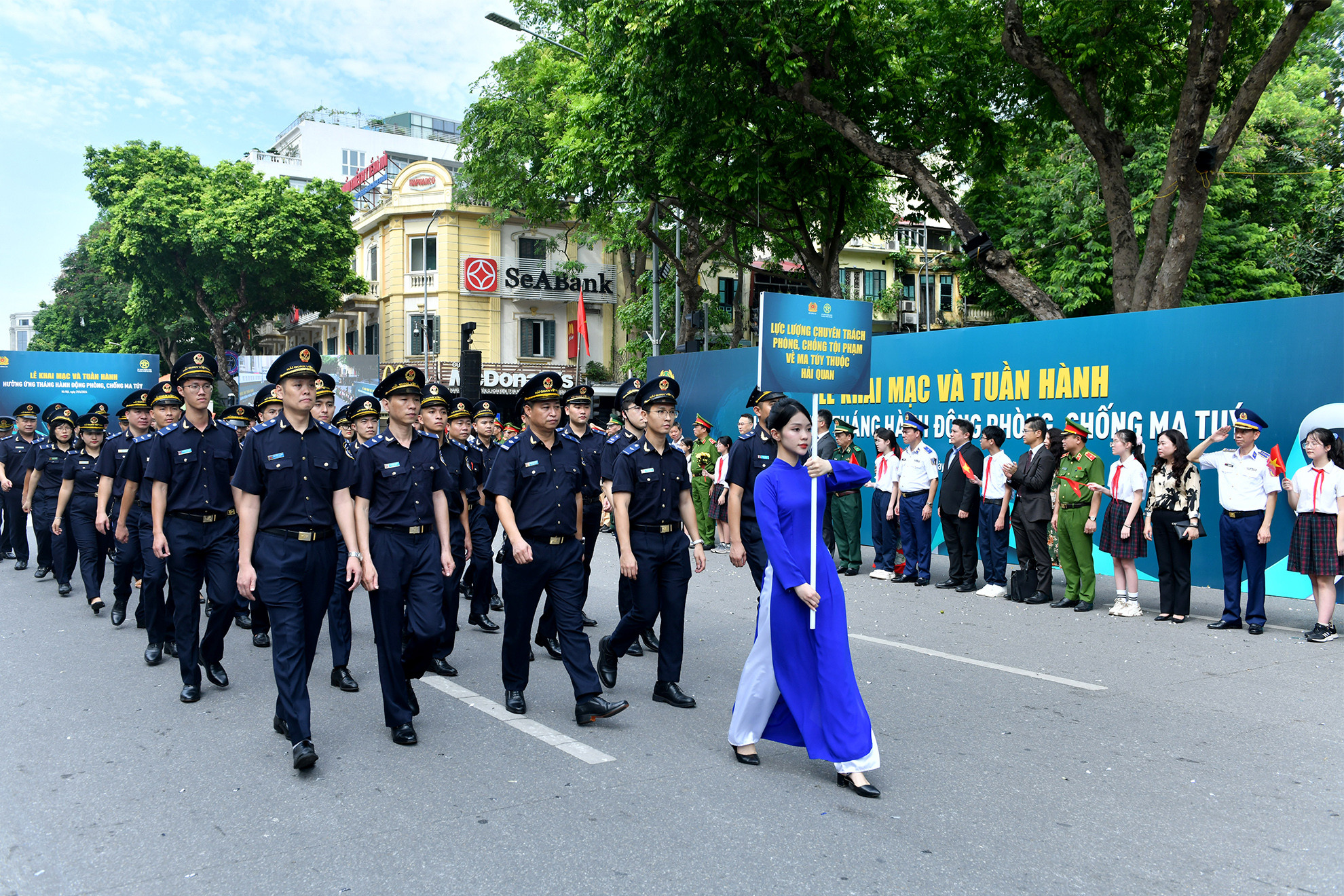 Lực lượng chuyên trách phòng, chống tội phạm về ma túy thuộc lực lượng Hải quan tham gia tuần hành.