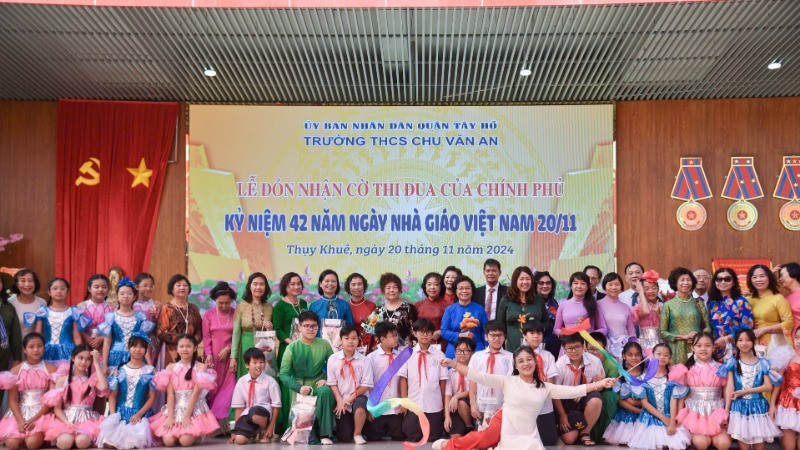 Các thế hệ giáo viên, học sinh Trường Trung học cơ sở Chu Văn An