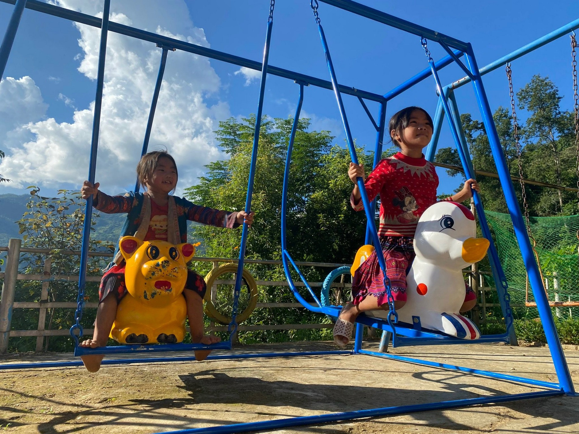 Có sự hỗ trợ từ các tổ chức, cá nhân trong nước, điều kiện học tập, vui chơi của học sinh vùng cao tỉnh Điện Biên đã ngày càng tốt hơn.