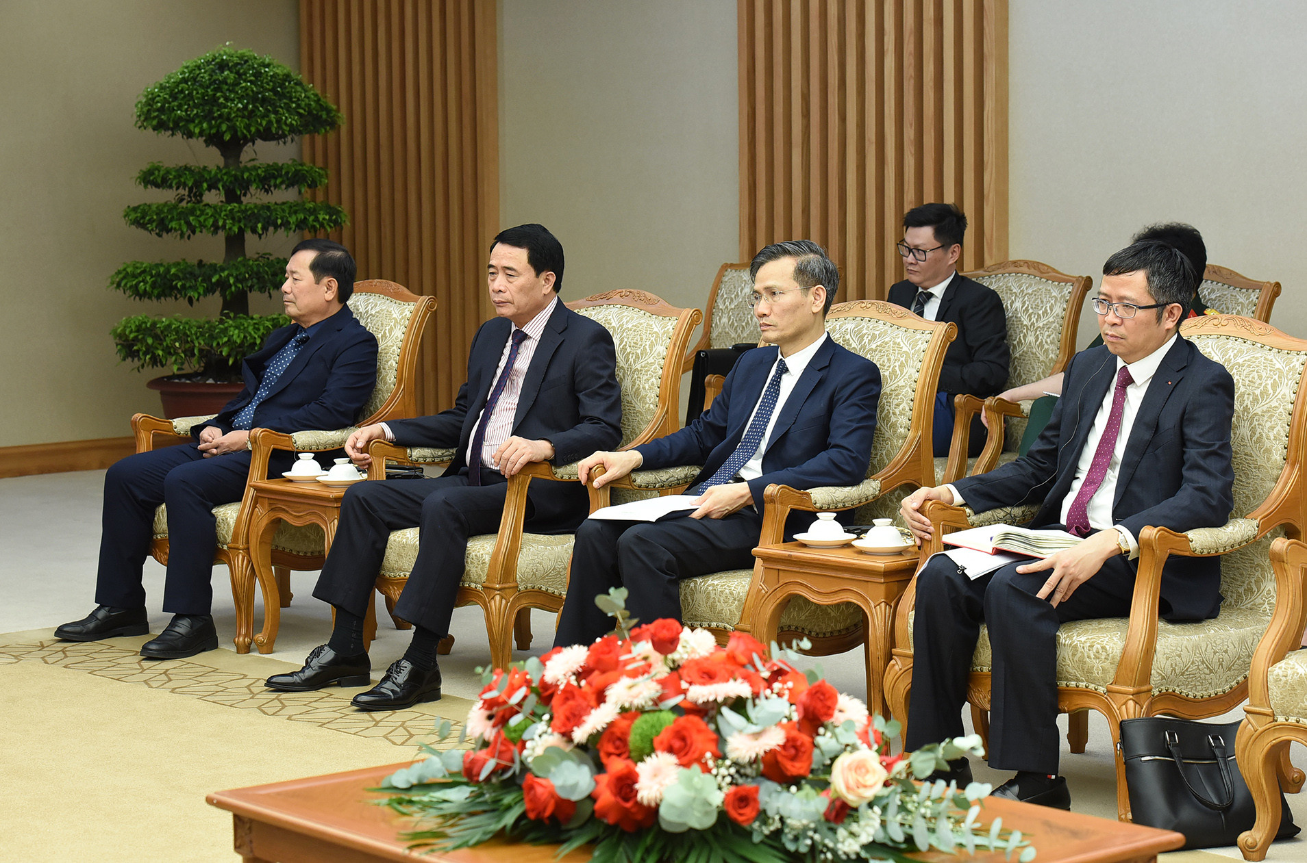 Đại diện lãnh đạo các bộ, ban, ngành của Chính phủ Việt Nam tham dự buổi tiếp.