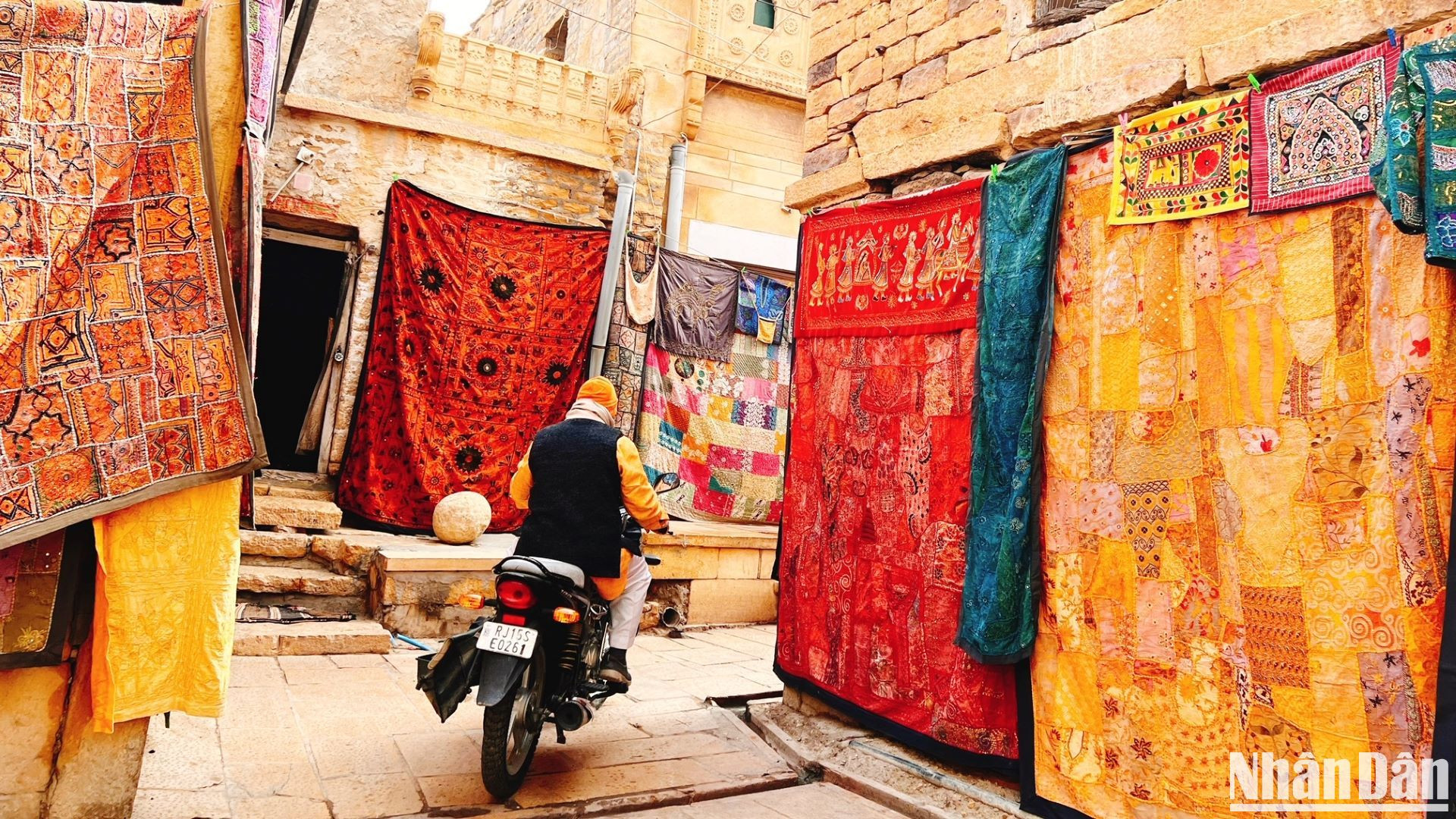 Jaisalmer- "Kho báu" sau bức tường vàng ảnh 8 Jaisalmer- "Kho báu" sau bức tường vàng ảnh 8