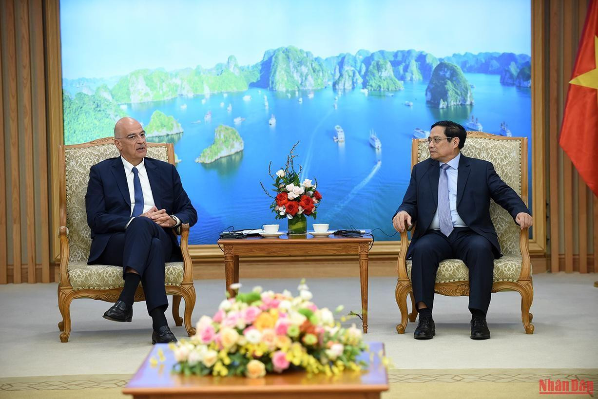 Thủ tướng Phạm Minh Chính tiếp Bộ trưởng Ngoại giao Cộng hòa Hy Lạp Nikolaos Dendias.