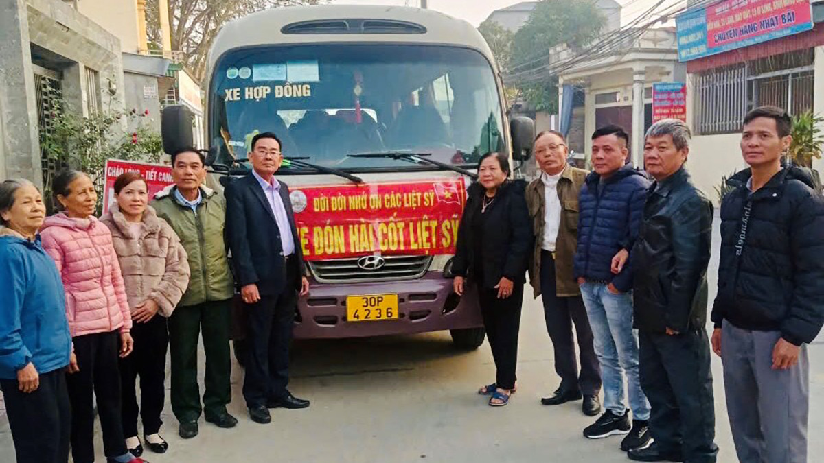 Hỗ trợ thân nhân liệt sĩ chuyến xe đón hài cốt liệt sĩ tại Nghĩa trang Liệt sĩ Đường 9 về quê nhà Hỗ trợ thân nhân liệt sĩ chuyến xe đón hài cốt liệt sĩ tại Nghĩa trang Liệt sĩ Đường 9 về quê nhà