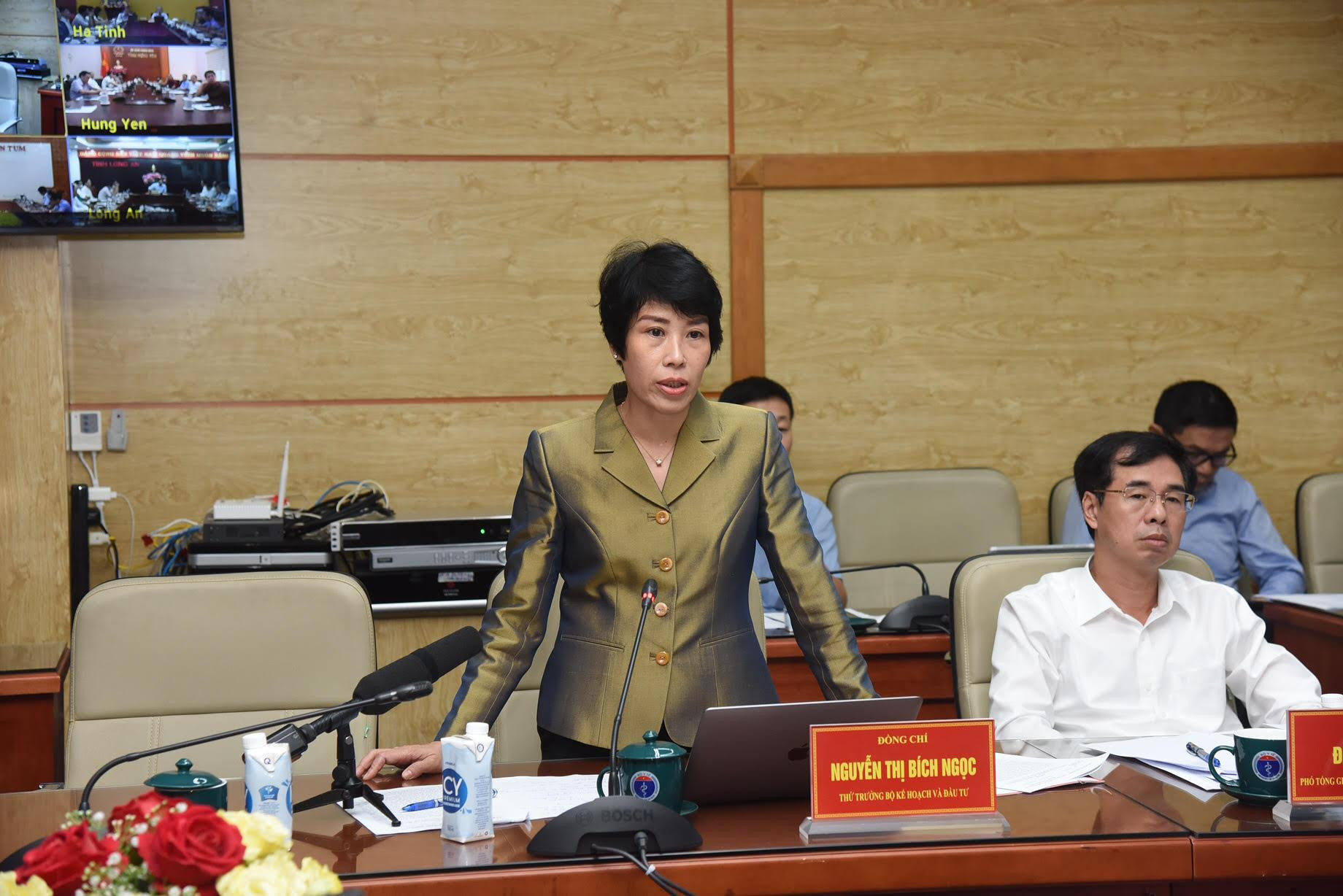 Thứ trưởng Bộ Kế hoạch và Đầu tư Nguyễn Thị Bích Ngọc cho rằng, cần làm rõ nhân sự ngành y bỏ việc không đồng nghĩa với bỏ nghề, chỉ là di chuyển từ khu vực công sang khu vực tư.