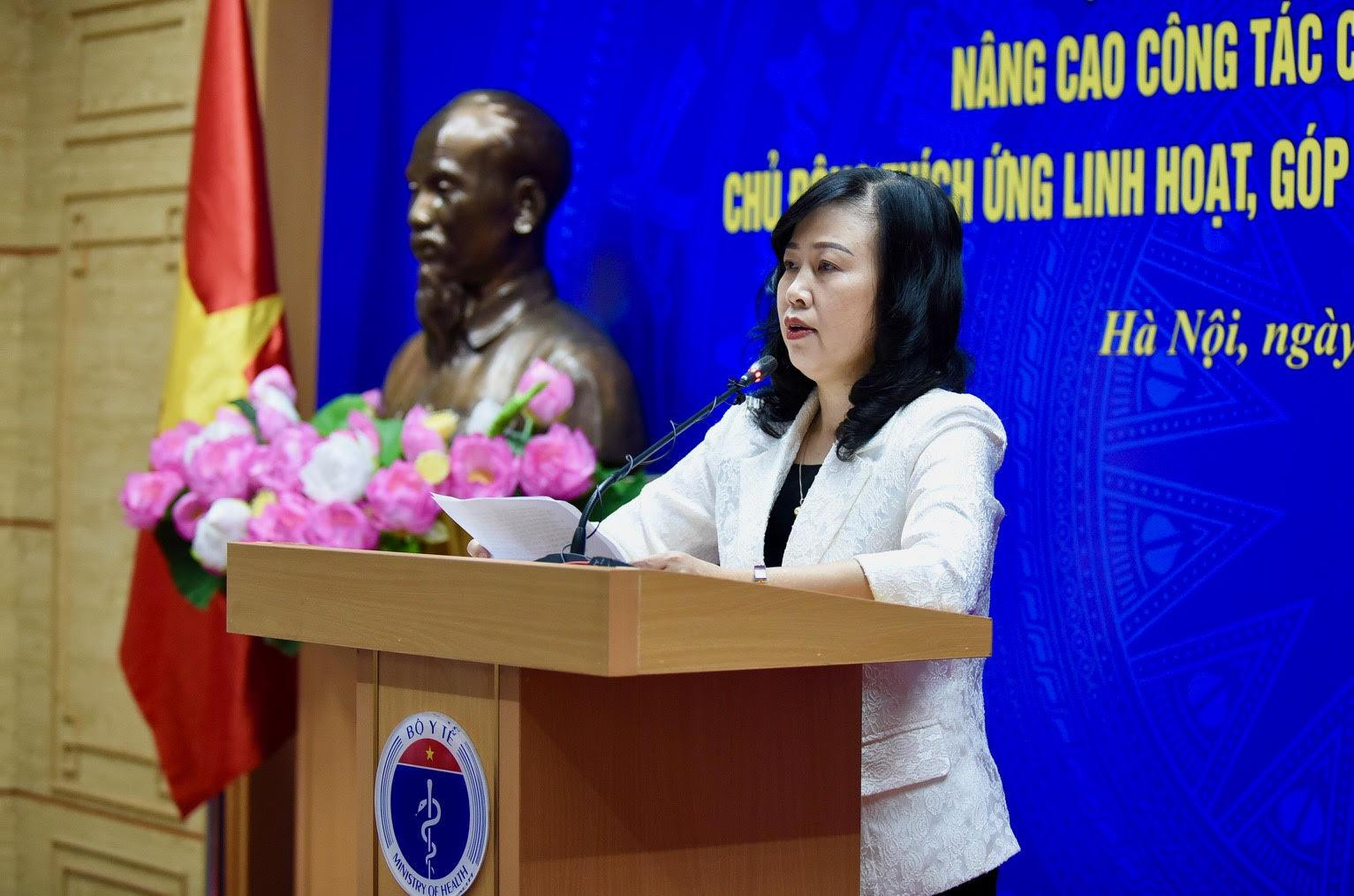 Quyền Bộ trưởng Bộ Y tế Đào Hồng Lan báo cáo về việc thực hiện nhiệm vụ quản lý nhà nước trong lĩnh vực y tế.
