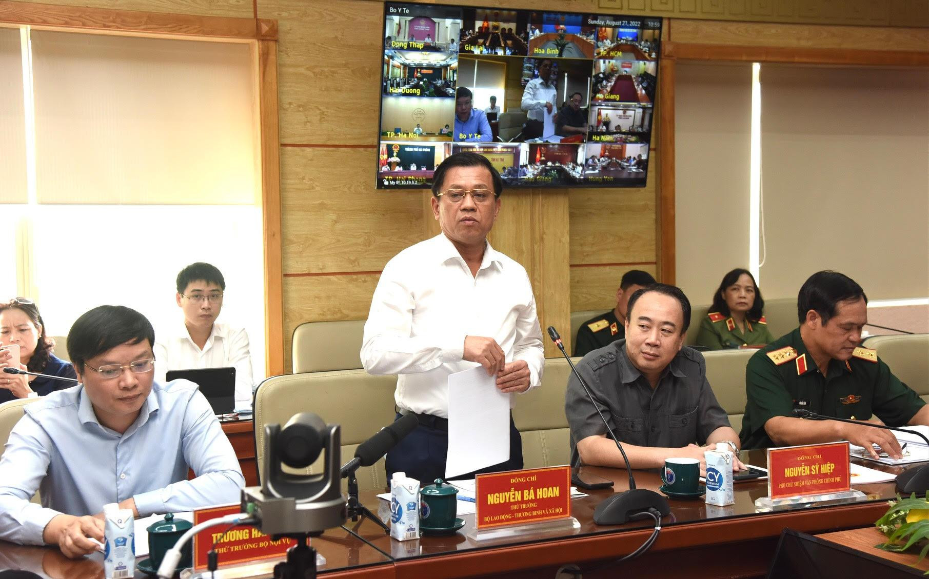 Thứ trưởng Bộ Lao động-Thương binh và Xã hội Nguyễn Bá Hoan cho biết sẽ nghiên cứu, đề xuất chính sách và trình các cấp có thẩm quyền quyết định việc xem xét, xác nhận đối với cán bộ, nhân viên y tế mất do lây nhiễm Covid-19.