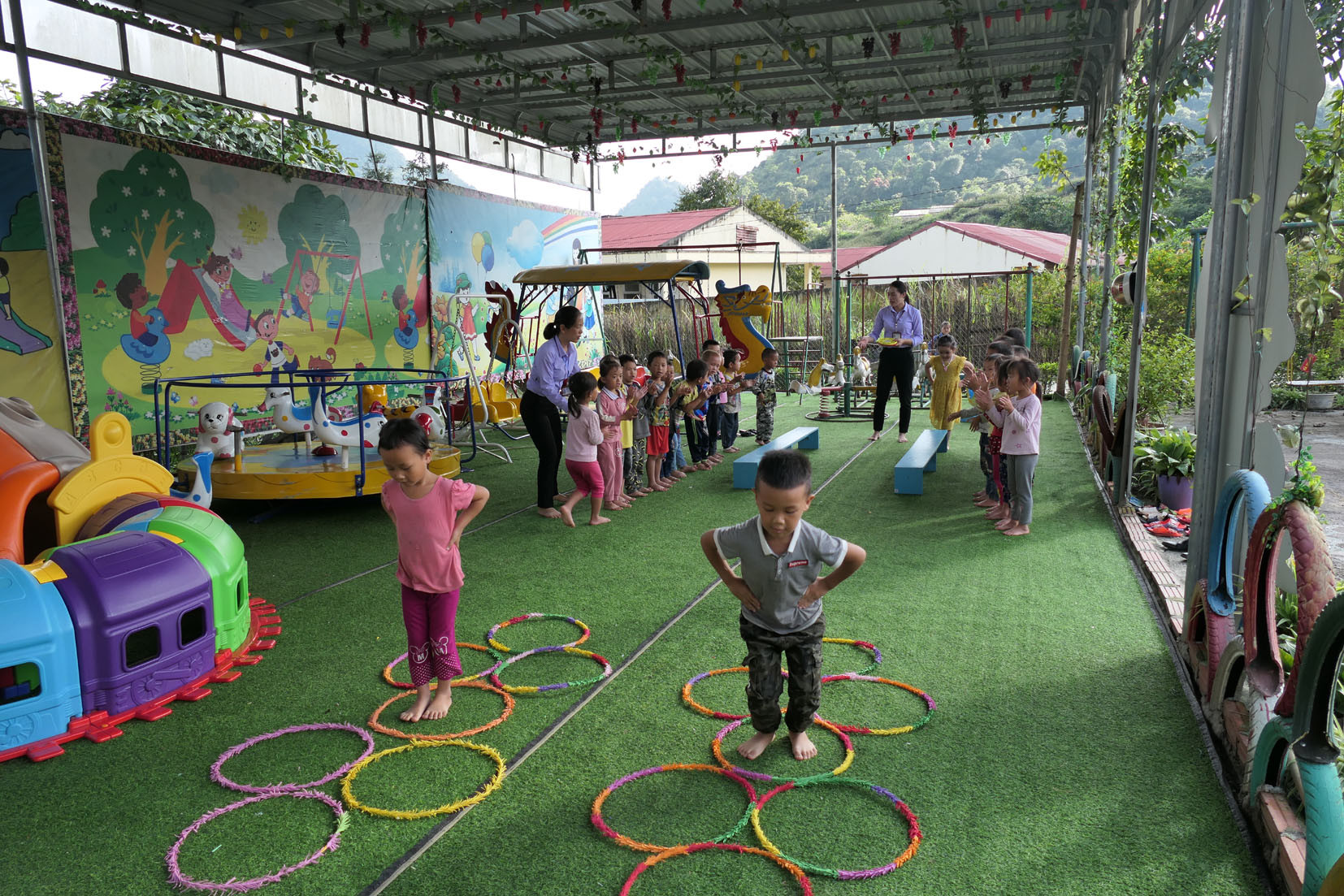 Giờ học môn giáo dục thể chất tại Trường mầm non Tùng Vài, huyện Quản Bạ, tỉnh Hà Giang.