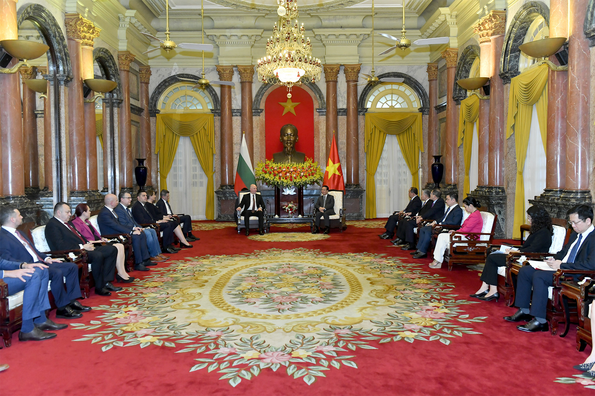 Quang cảnh buổi tiếp Chủ tịch Quốc hội Bulgaria tại Phủ Chủ tịch.