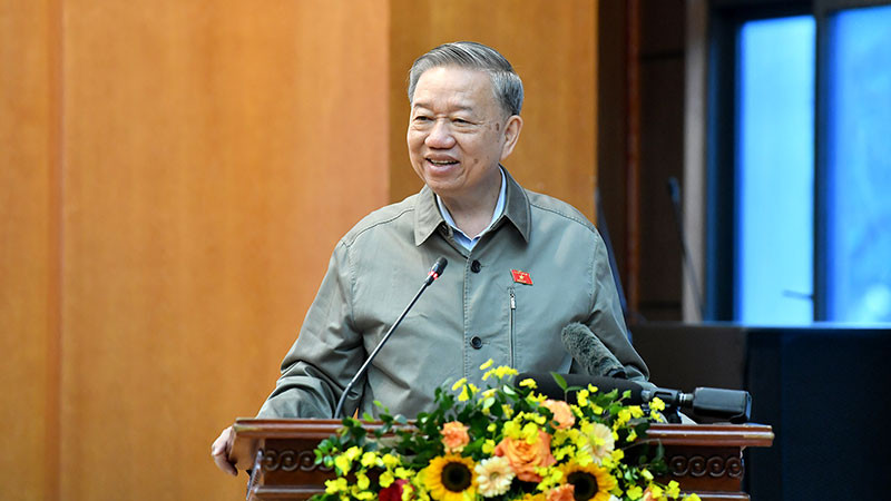 Tổng Bí thư Tô Lâm phát biểu tại buổi tiếp xúc cử tri đơn vị bầu cử số 1, thành phố Hà Nội.