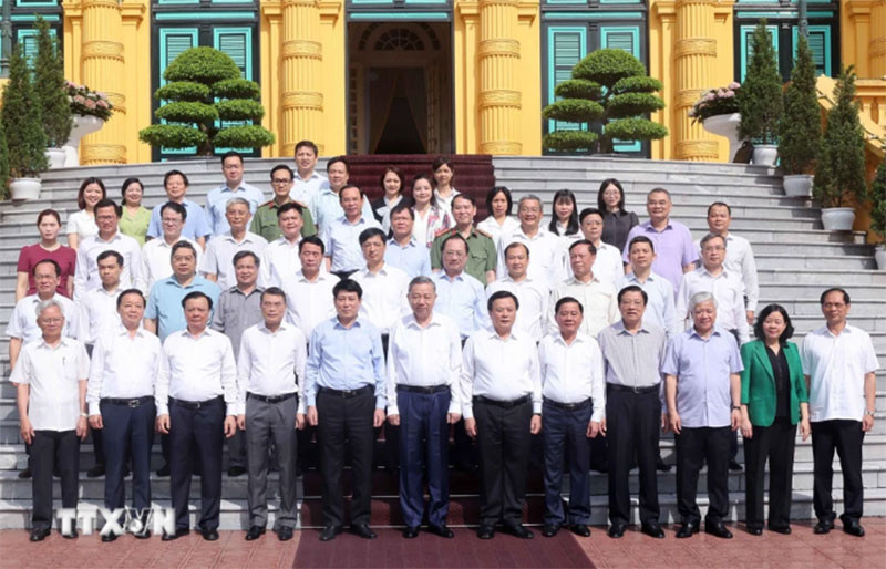 Chủ tịch nước Tô Lâm với các thành viên Ban Chỉ đạo. (Ảnh: TTXVN Chủ tịch nước Tô Lâm với các thành viên Ban Chỉ đạo. (Ảnh: TTXVN