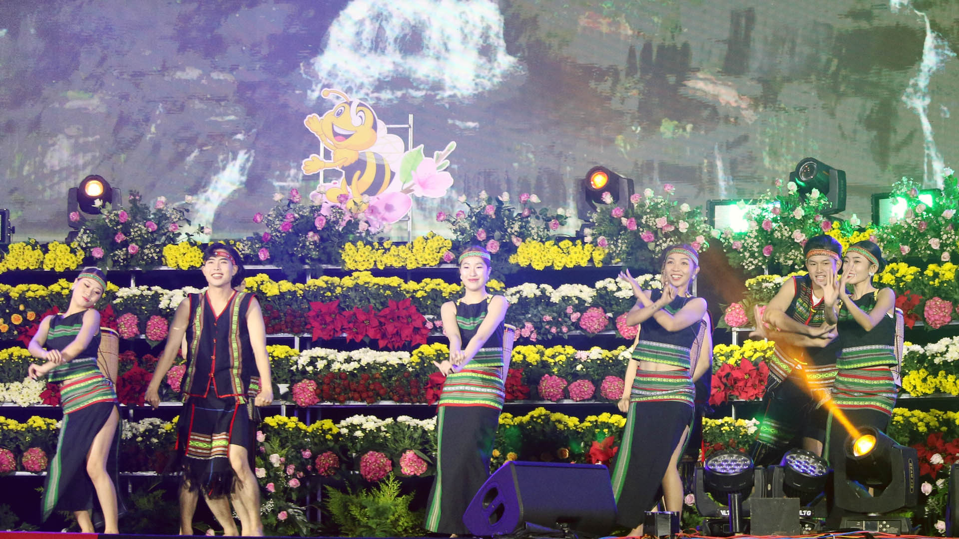 Vũ điệu cao nguyên.