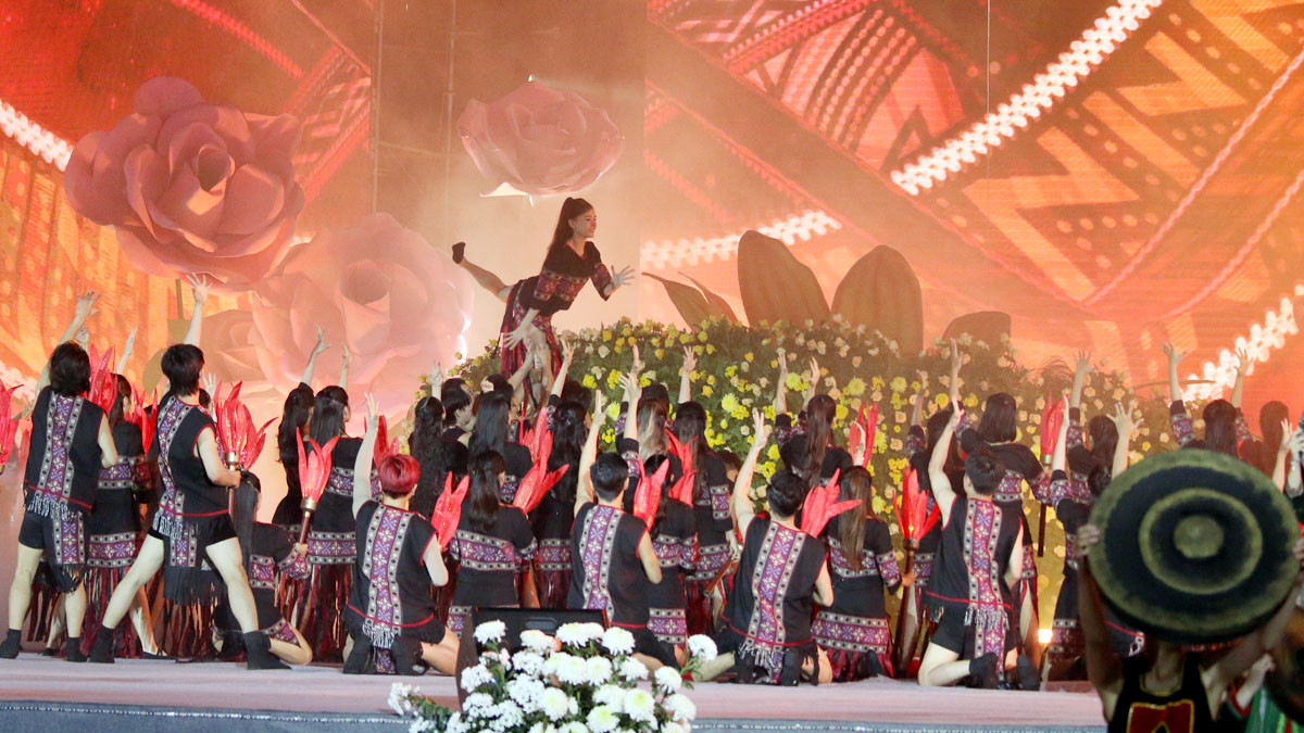 Hoa Đà Lạt không chỉ mang lại giá trị kinh tế, mà còn là biểu trưng sức mạnh của 47 dân tộc anh em trên vùng đất nam Tây Nguyên.