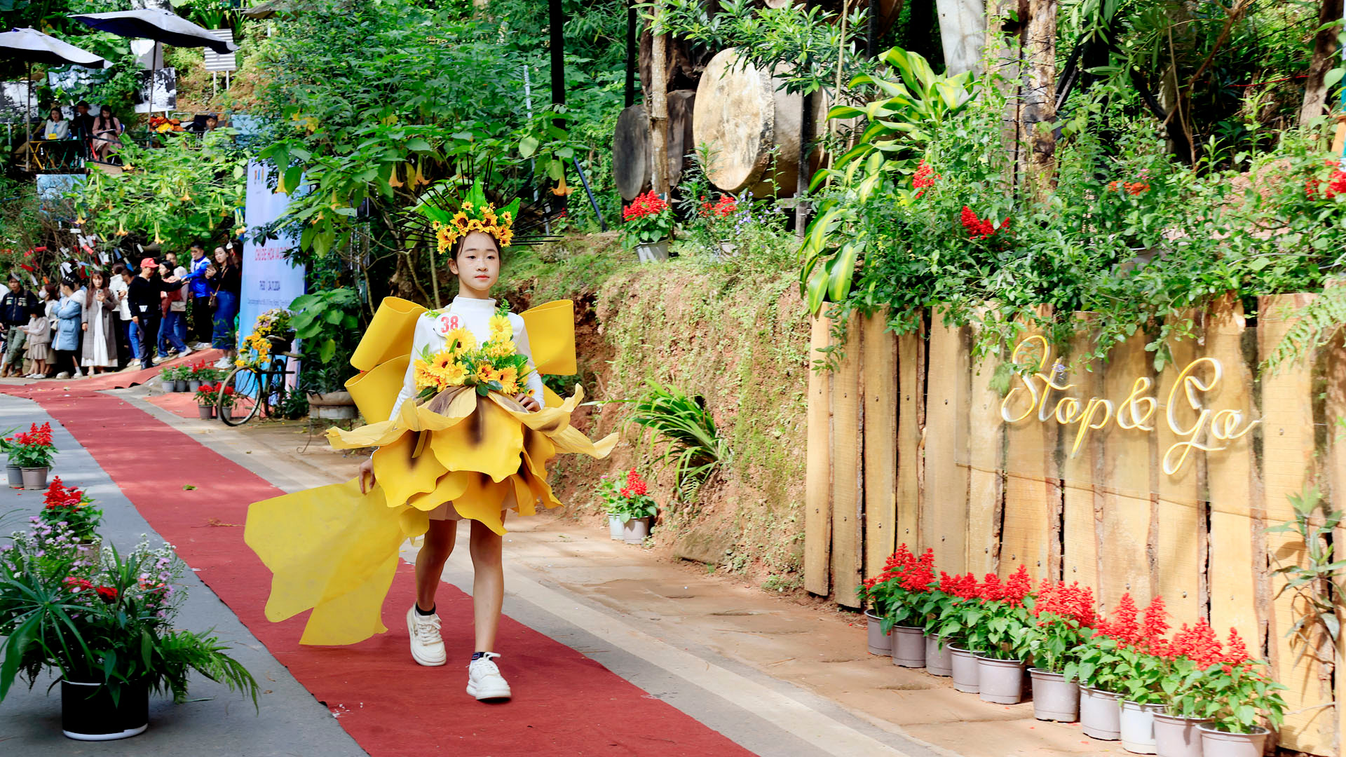 Dự án “Cung đường nghệ thuật Đà Lạt” góp phần đưa nghệ thuật tiếp cận và tương tác gần nhất với cộng đồng, tạo không gian giao lưu độc đáo, sáng tạo cho người dân địa phương và du khách ngay giữa trung tâm thành phố.