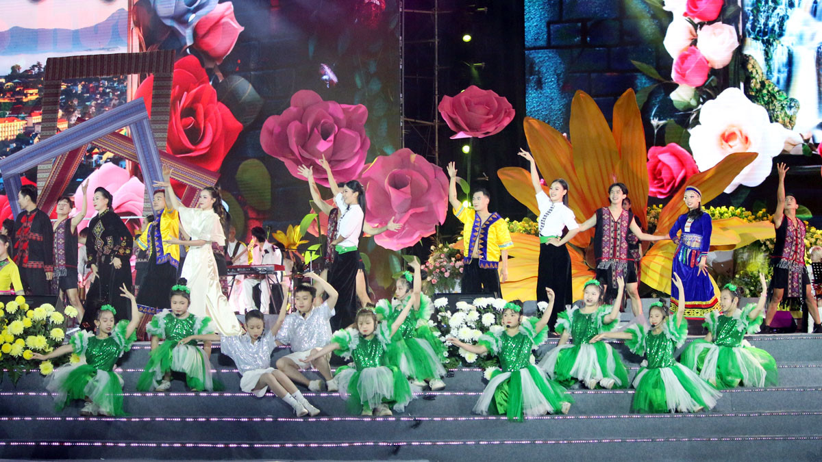 Bản hòa ca của các dân tộc anh em trên vùng đất cao nguyên Langbiang.