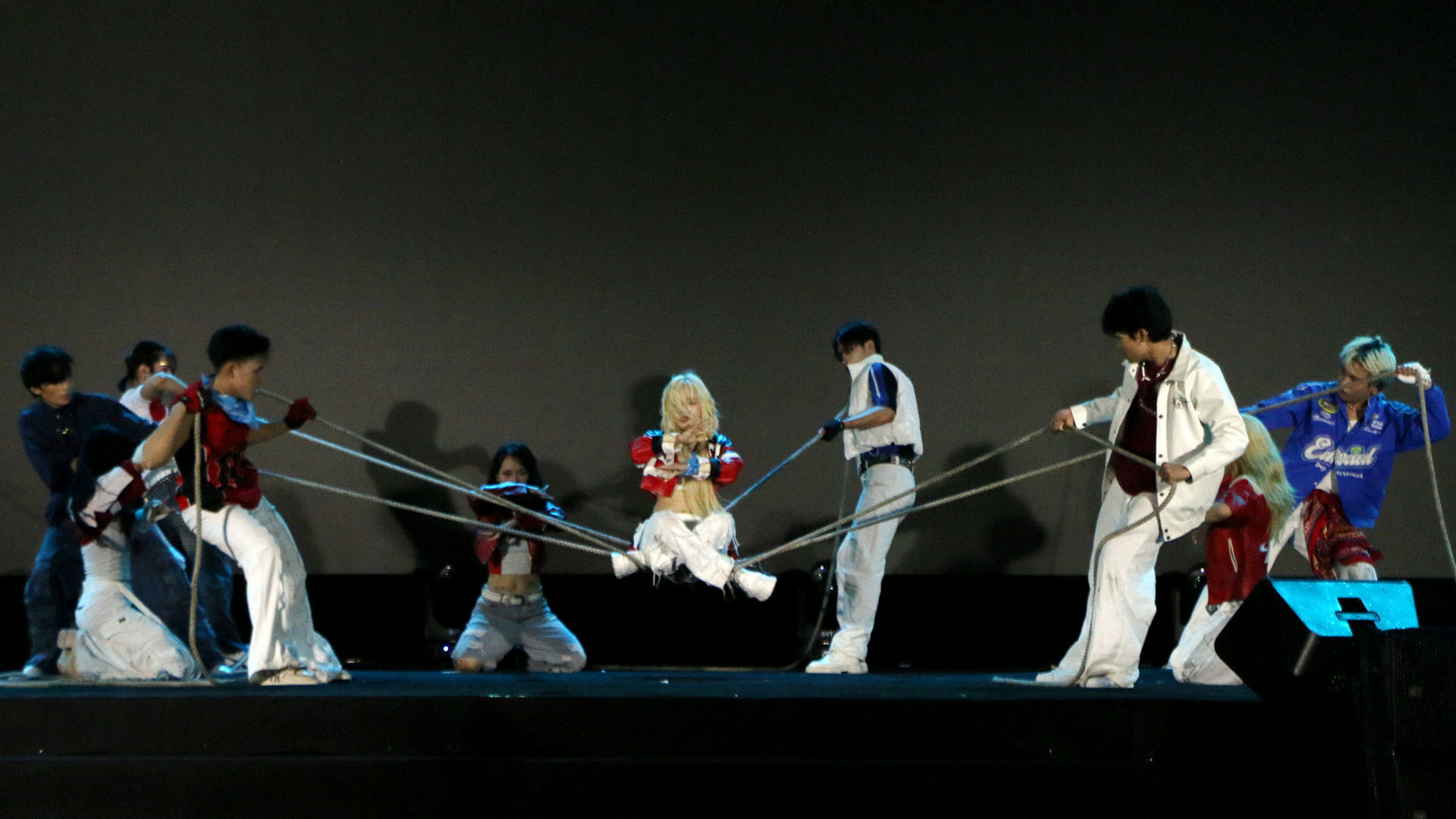 Màn trình diễn ấn tượng tại đêm giao lưu.