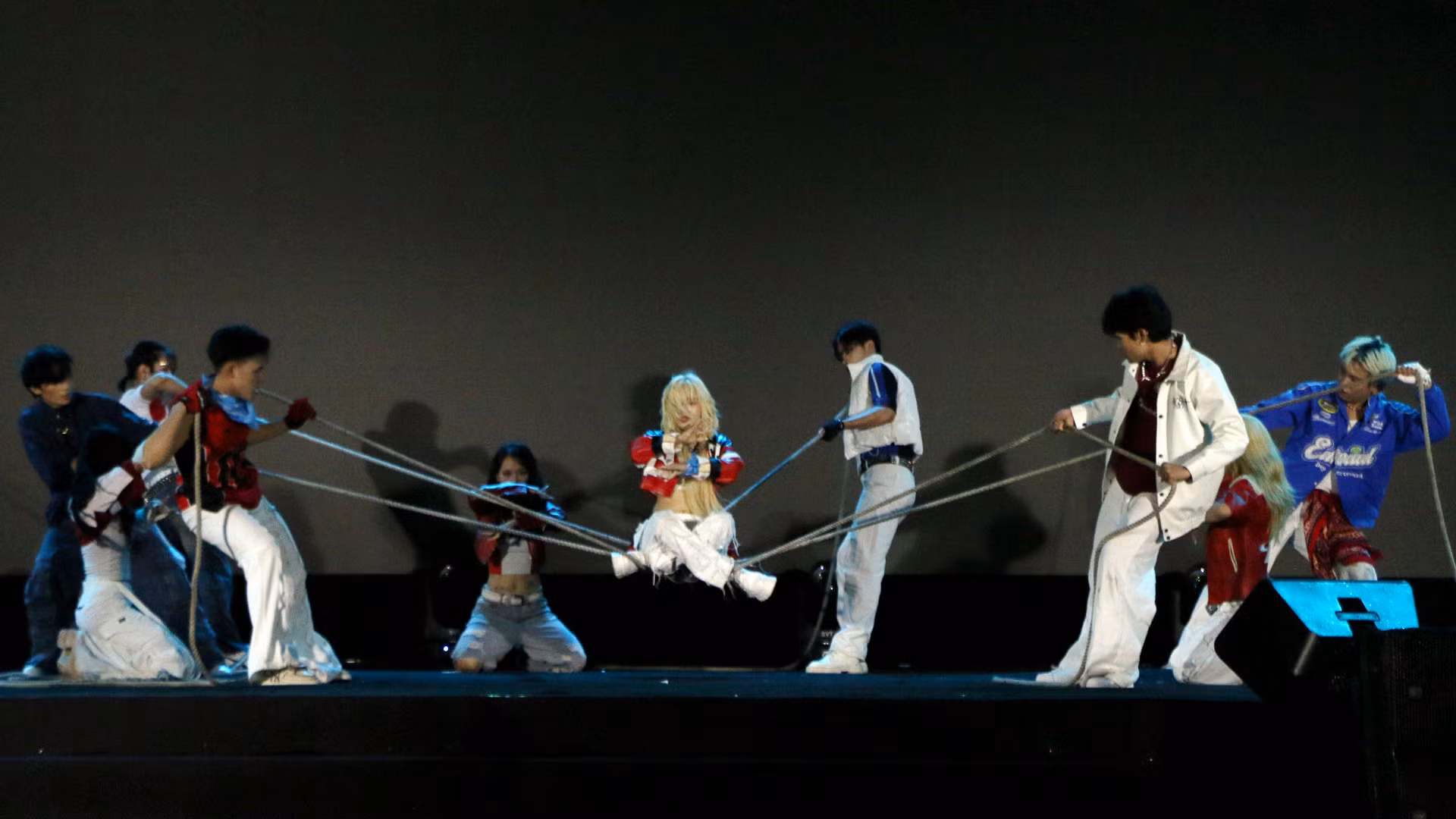 Màn trình diễn ấn tượng tại đêm giao lưu.