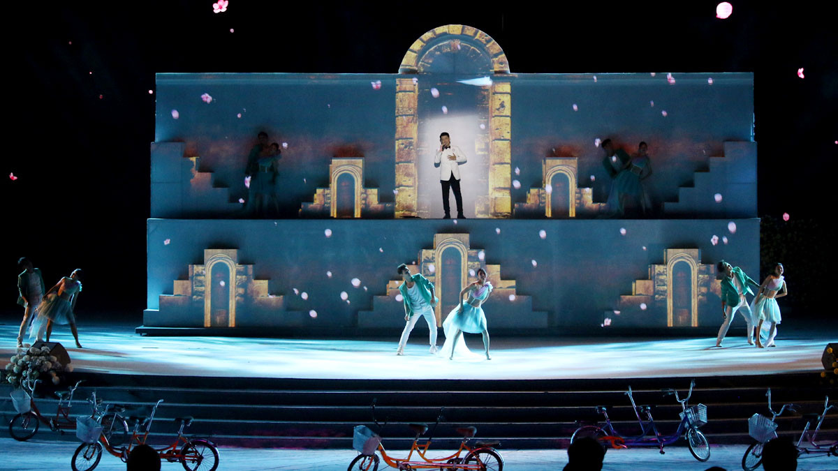 Ca khúc "Ai lên xứ hoa đào".