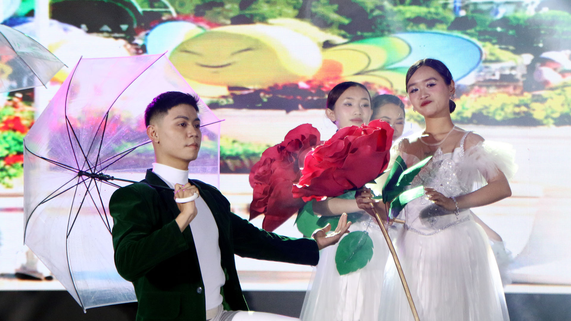 Phần biểu diễn của các nghệ sĩ Trung tâm Văn hóa thành phố Đà Lạt.