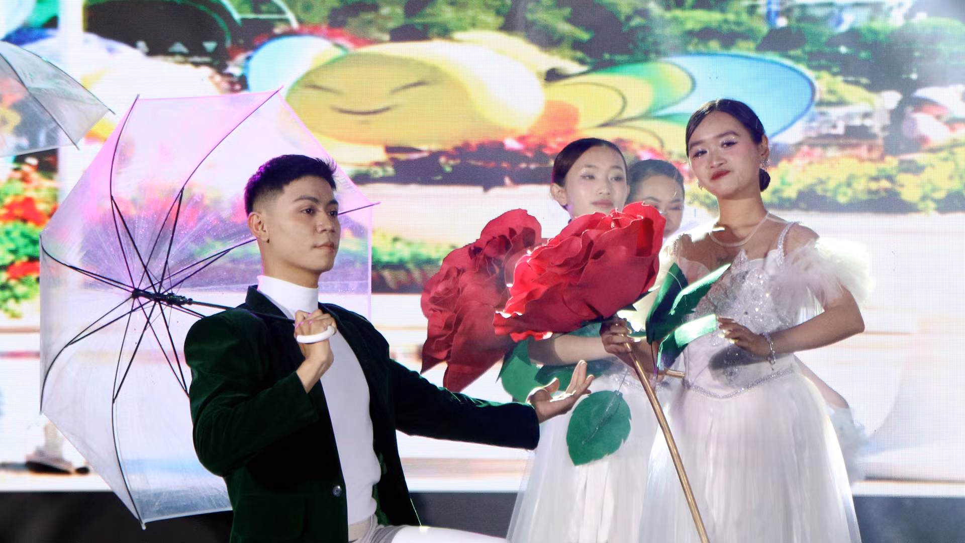 Phần biểu diễn của các nghệ sĩ Trung tâm Văn hóa thành phố Đà Lạt.