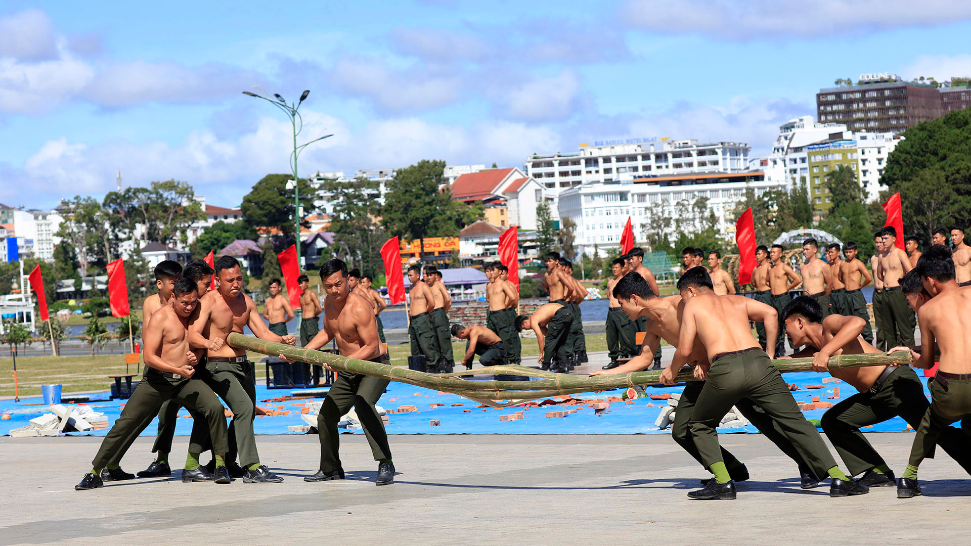 Trình diễn khí công.