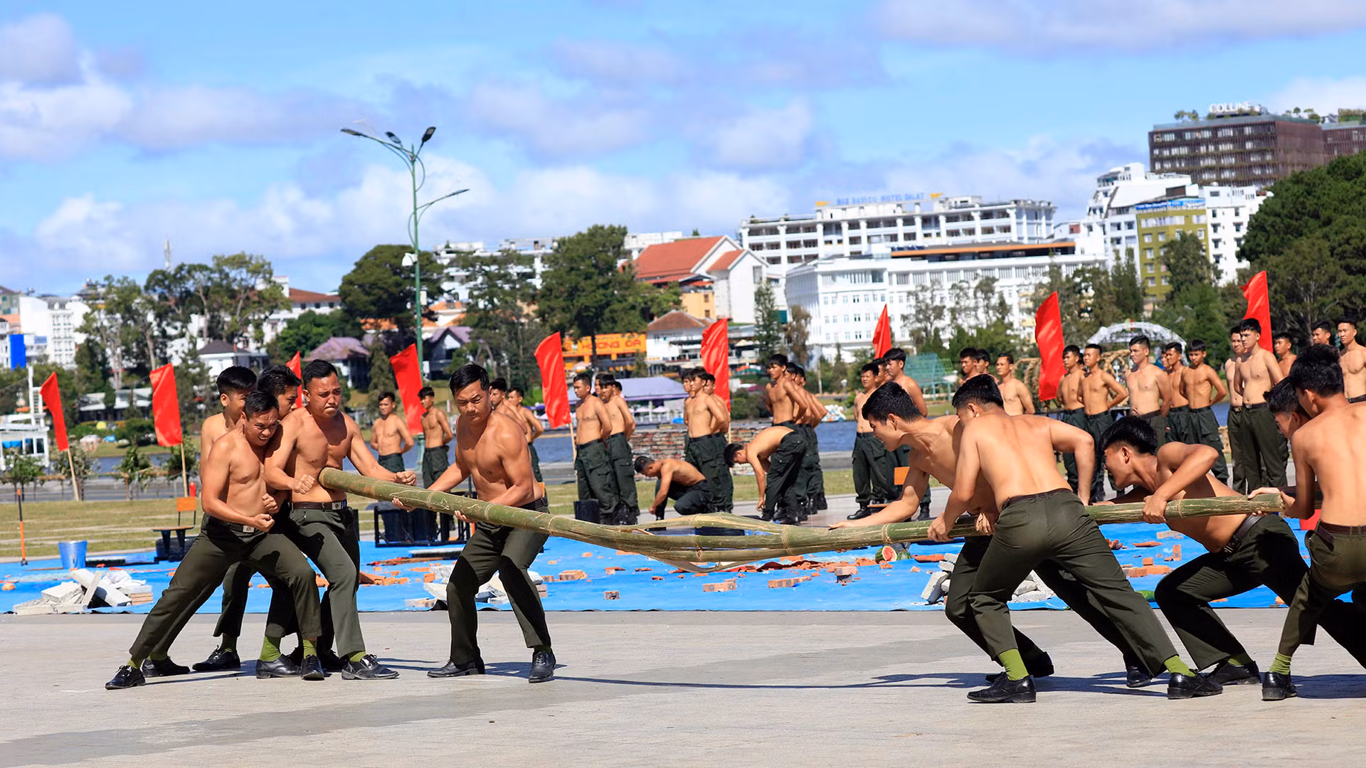 Trình diễn khí công.