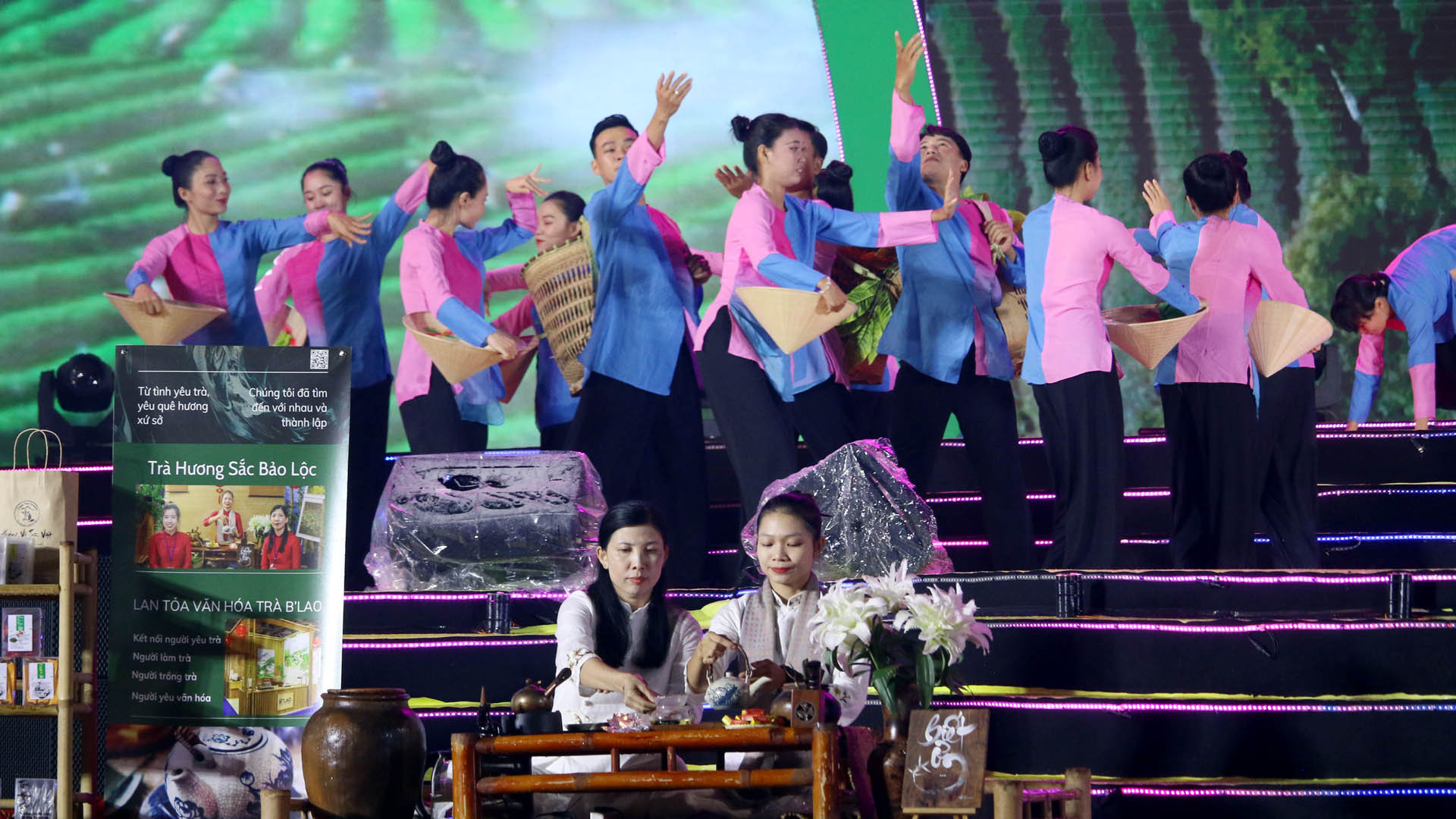 Thành phố "hương trà, sắc tơ" tràn đầy năng lượng.