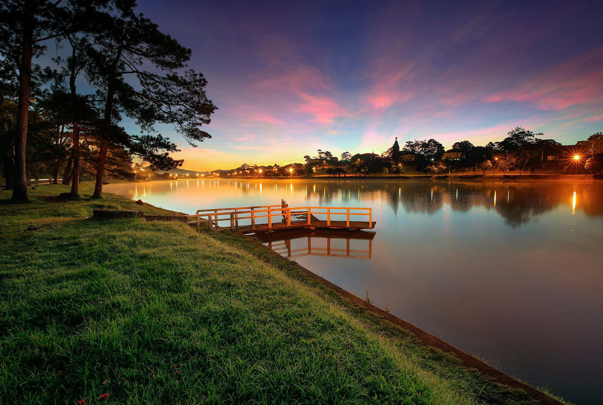 Phố núi lên đèn. (Ảnh: Võ Trang)