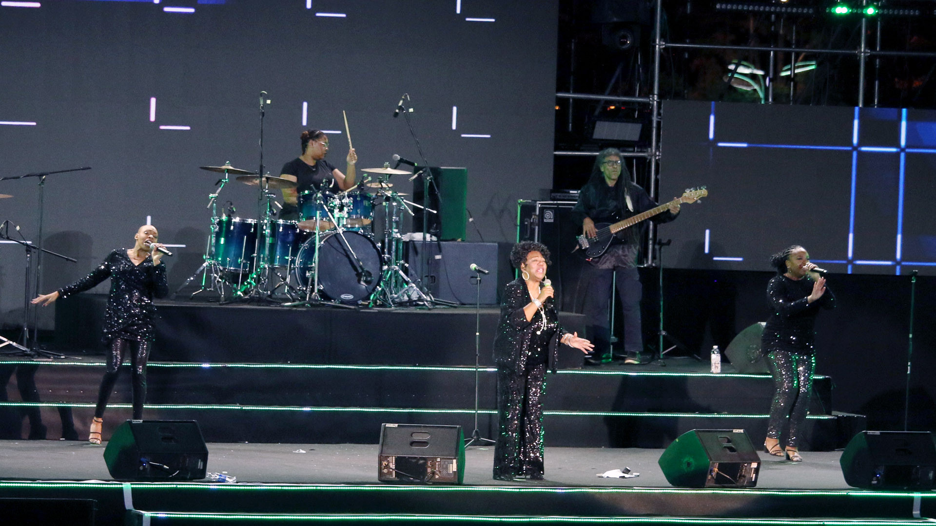 ...rồi Painter man (Người họa sỹ), Daddy cool (Bố thật tuyệt).