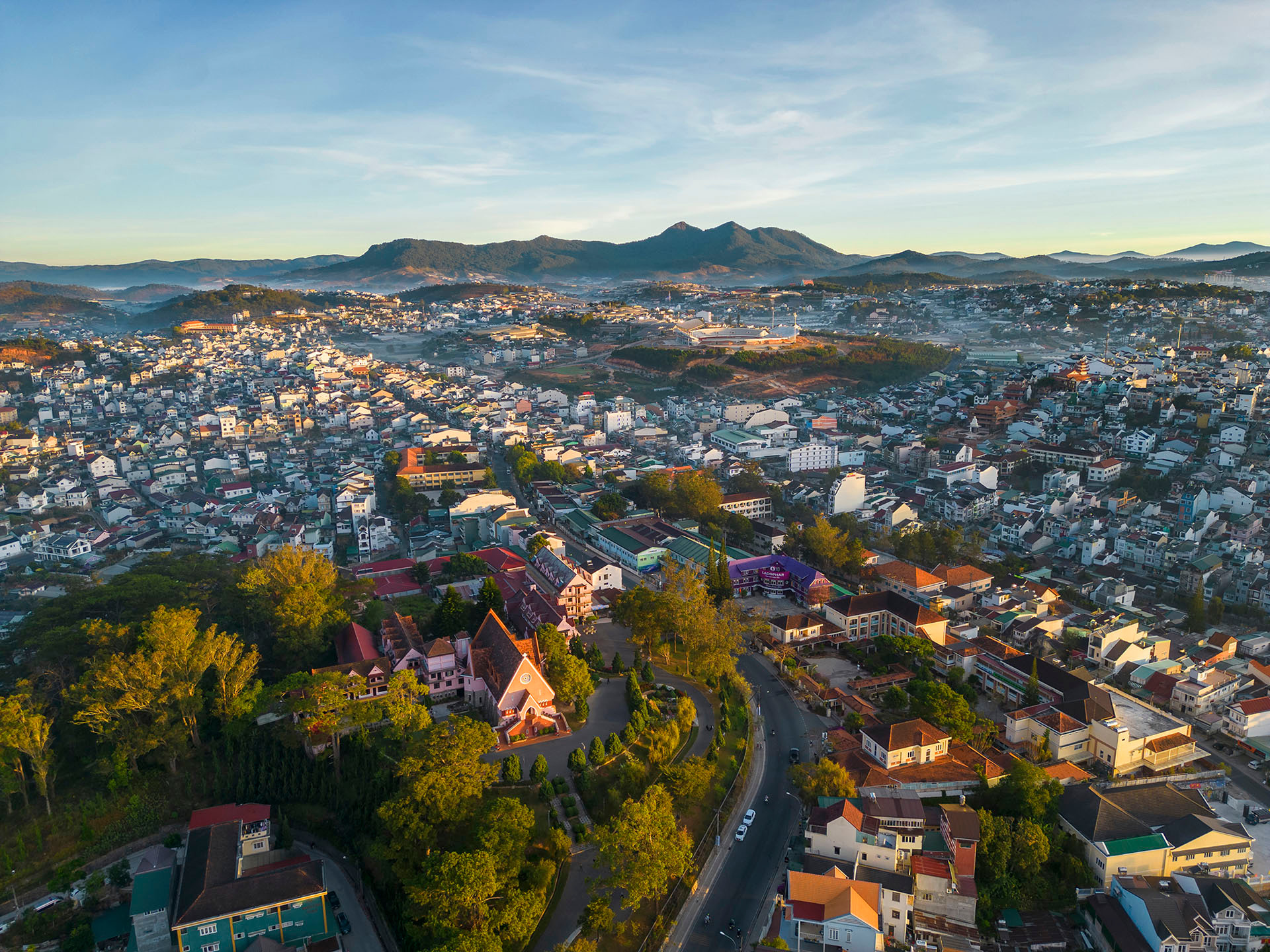 Đà Lạt, phố xa. (Ảnh: NGUYỄN TẤT THẮNG) Đà Lạt, phố xa. (Ảnh: NGUYỄN TẤT THẮNG)