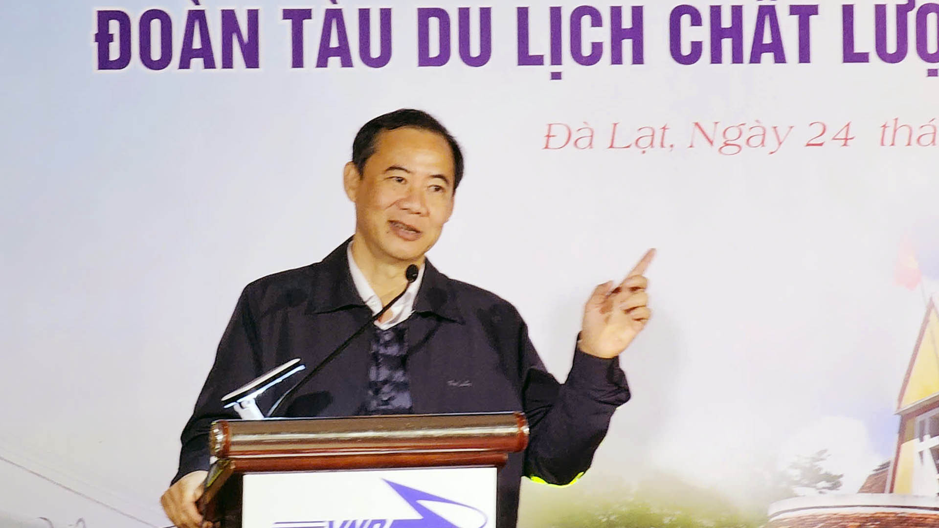 Phát biểu tại lễ khai trương, Quyền Bí thư Tỉnh ủy Lâm Đồng Nguyễn Thái Học ghi nhận, đánh giá cao Tổng Công ty Đường sắt Việt Nam đã khai trương đoàn tàu du lịch mới chất lượng cao Đà Lạt - Trại Mát. Quyền Bí thư Tỉnh ủy Lâm Đồng chia sẻ: "Hành trình chuyến tàu đêm Đà Lạt" đã khai trương, cùng với đoàn tàu La Reine là loại hình dịch vụ du lịch trải nghiệm đặc biệt và ông đã 2 trải nghiệm trên hành trình “chuyến tàu đêm Đà Lạt”. Phát biểu tại lễ khai trương, Quyền Bí thư Tỉnh ủy Lâm Đồng Nguyễn Thái Học ghi nhận, đánh giá cao Tổng Công ty Đường sắt Việt Nam đã khai trương đoàn tàu du lịch mới chất lượng cao Đà Lạt - Trại Mát. Quyền Bí thư Tỉnh ủy Lâm Đồng chia sẻ: "Hành trình chuyến tàu đêm Đà Lạt" đã khai trương, cùng với đoàn tàu La Reine là loại hình dịch vụ du lịch trải nghiệm đặc biệt và ông đã 2 trải nghiệm trên hành trình “chuyến tàu đêm Đà Lạt”.