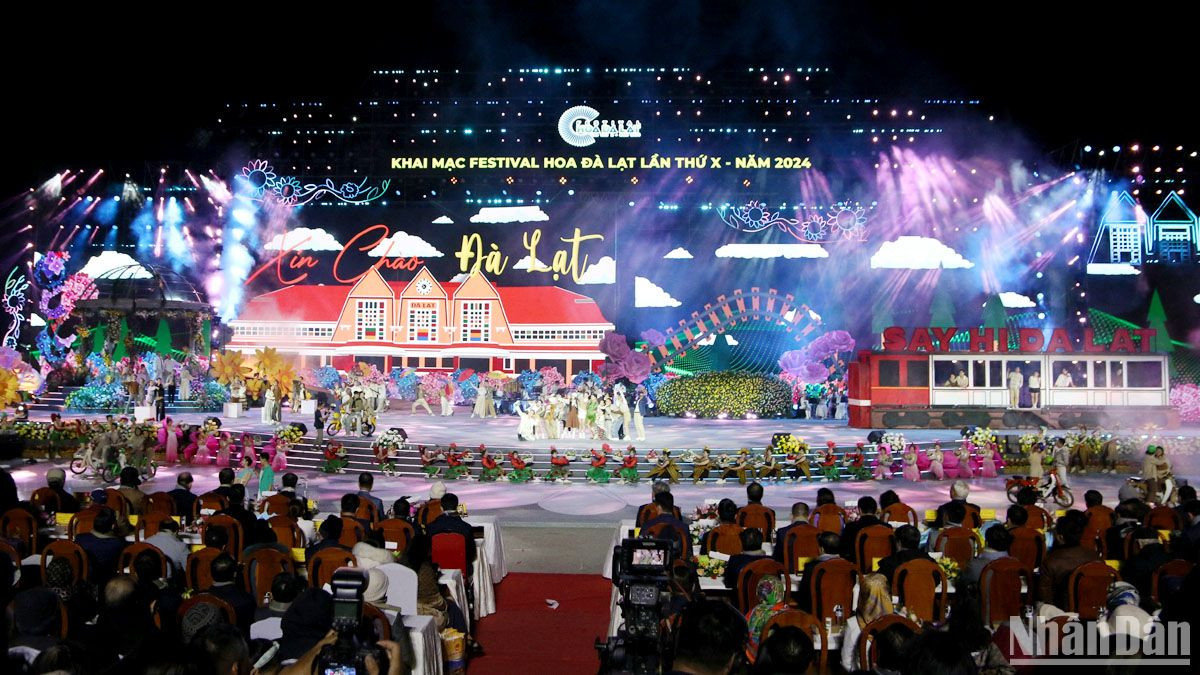 Đêm khai hội Festival Hoa Đà Lạt lần thứ 10 - năm 2024 rực rỡ sắc màu.