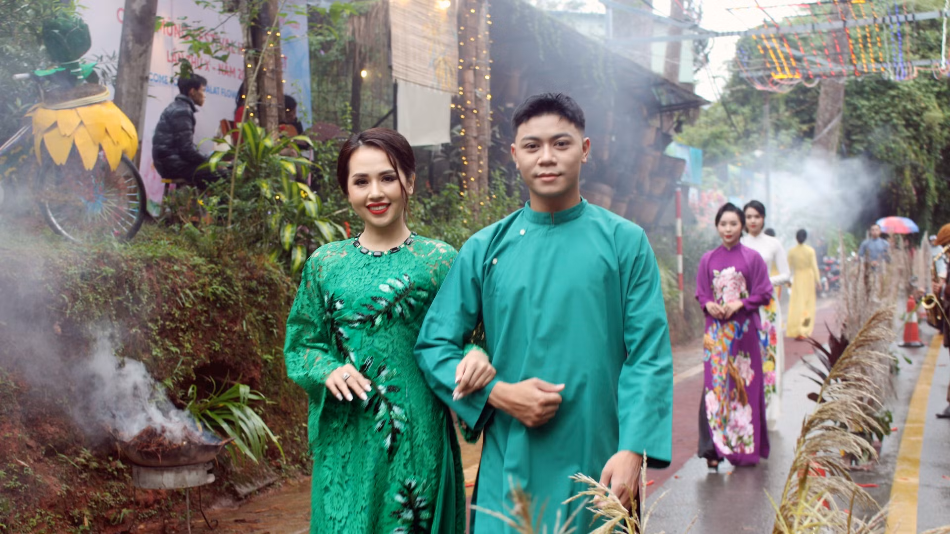 Với chất liệu phù hợp khí hậu Đà Lạt, thời trang len của nhà thiết kế Sương Nguyễn mang đến vẻ đẹp tươi mới, bay bổng trong đường nét tạo hình, phối màu.