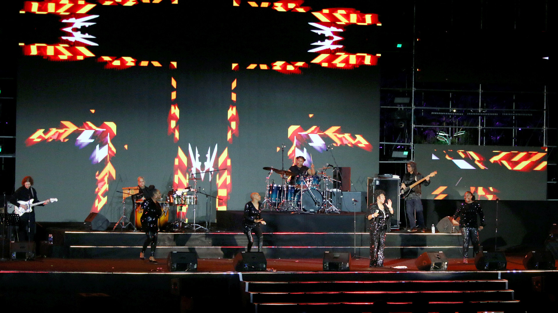 Và, với Rivers of Babylon (Dòng sông Babylon), Boney M đã đưa khán giả ngược dòng ký ức, nhưng không thể ngồi yên...