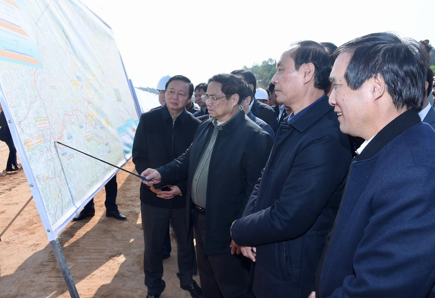 Thủ tướng Phạm Minh Chính kiểm tra Dự án đầu tư xây dựng đường cao tốc Tuyên Quang-Phú Thọ đoạn qua tỉnh Phú Thọ.