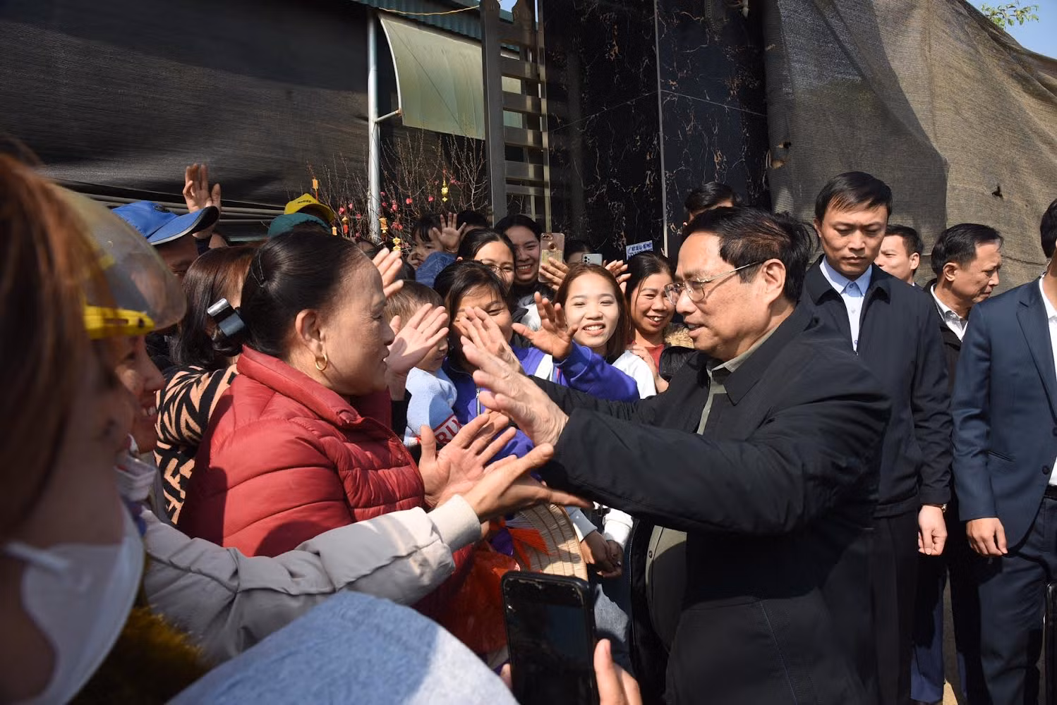 Thủ tướng Phạm Minh Chính thăm, chúc tết nhân dân khu tái định cư Dự án đầu tư xây dựng đường cao tốc Tuyên Quang-Phú Thọ.