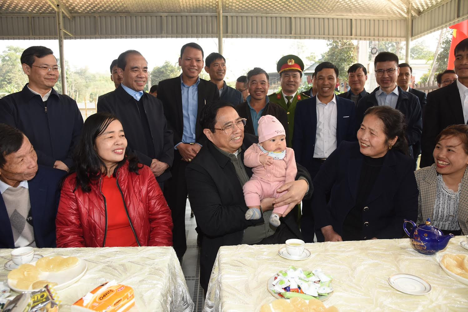 Thủ tướng Phạm Minh Chính thăm, chúc tết nhân dân khu tái định cư Dự án đầu tư xây dựng đường cao tốc Tuyên Quang-Phú Thọ.