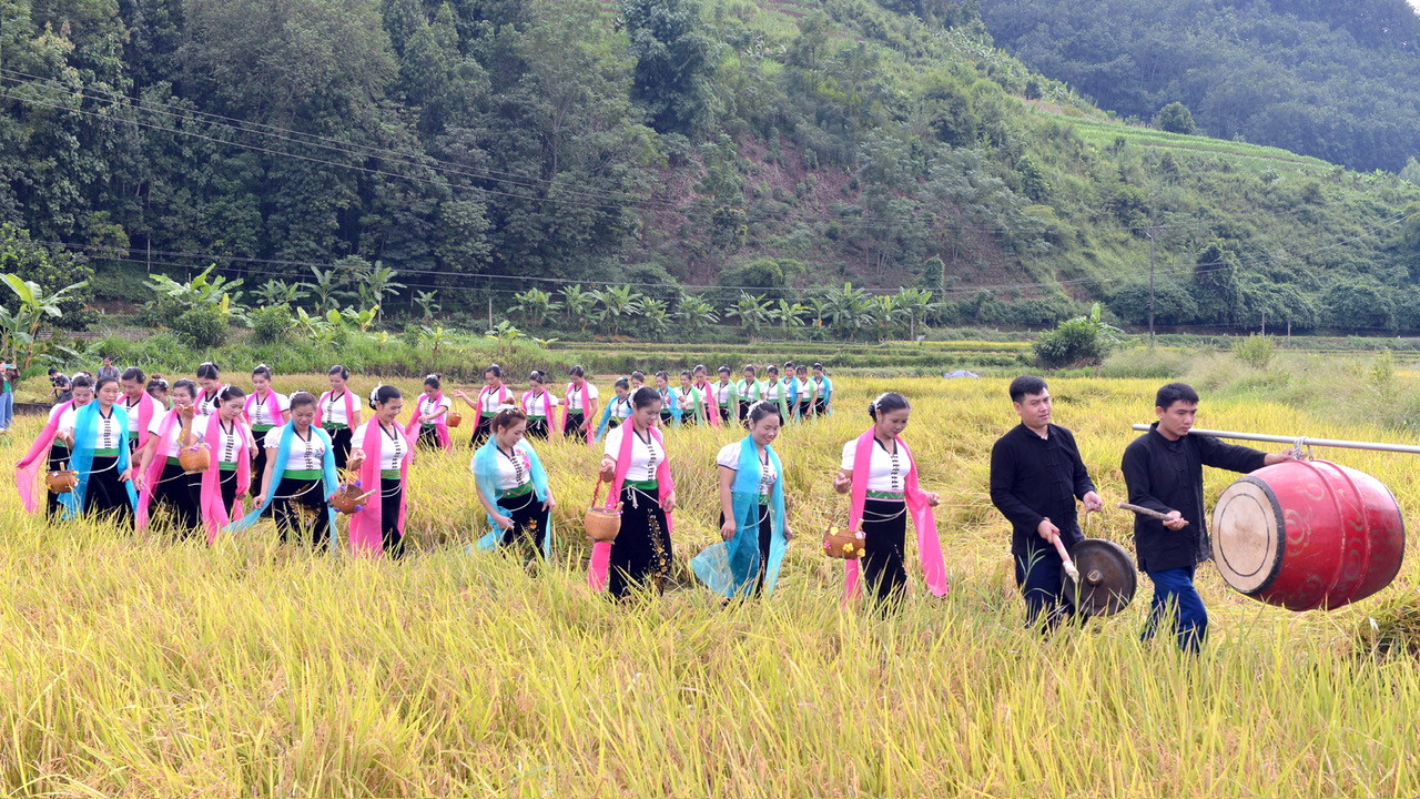 Nghi thức rước hồn lúa là nghi lễ linh thiêng thể hiện sự trân quý hồn lúa, đề cao nghề canh nông.