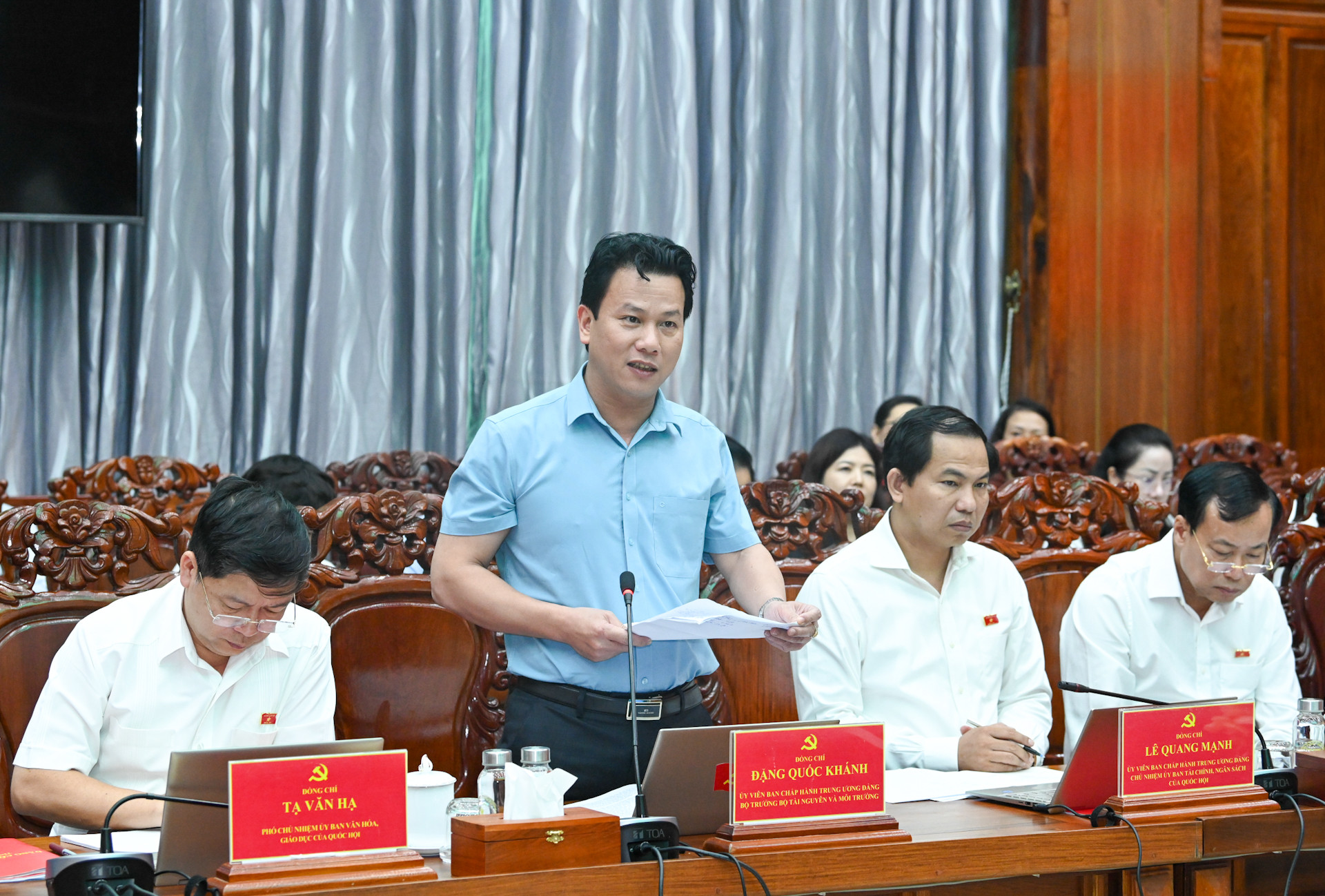 Bộ trưởng Tài nguyên và Môi trường Đặng Quốc Khánh phát biểu ý kiến tại buổi làm việc.