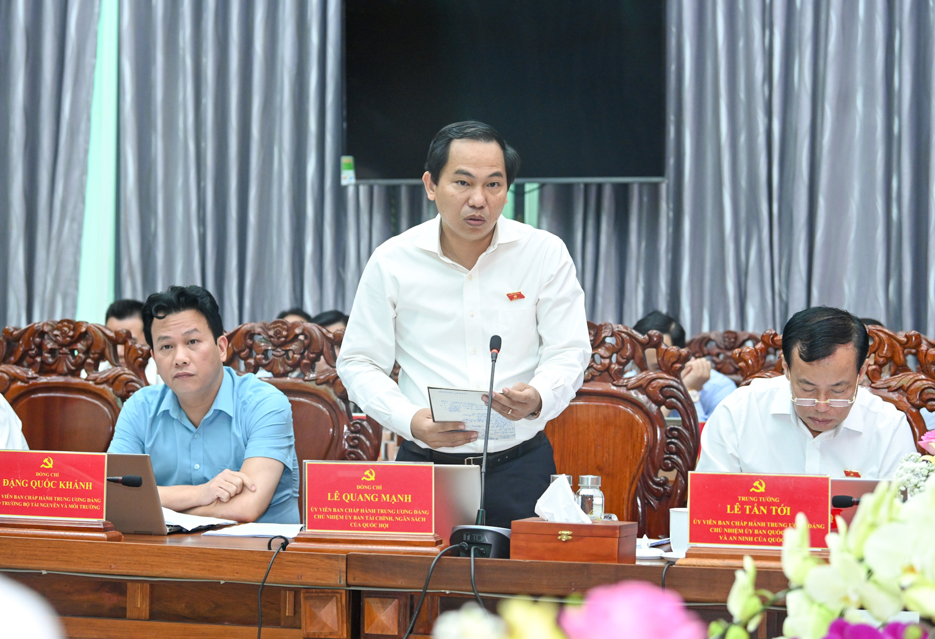 Chủ nhiệm Ủy ban Tài chính và Ngân sách Lê Quang Mạnh phát biểu ý kiến tại buổi làm việc.