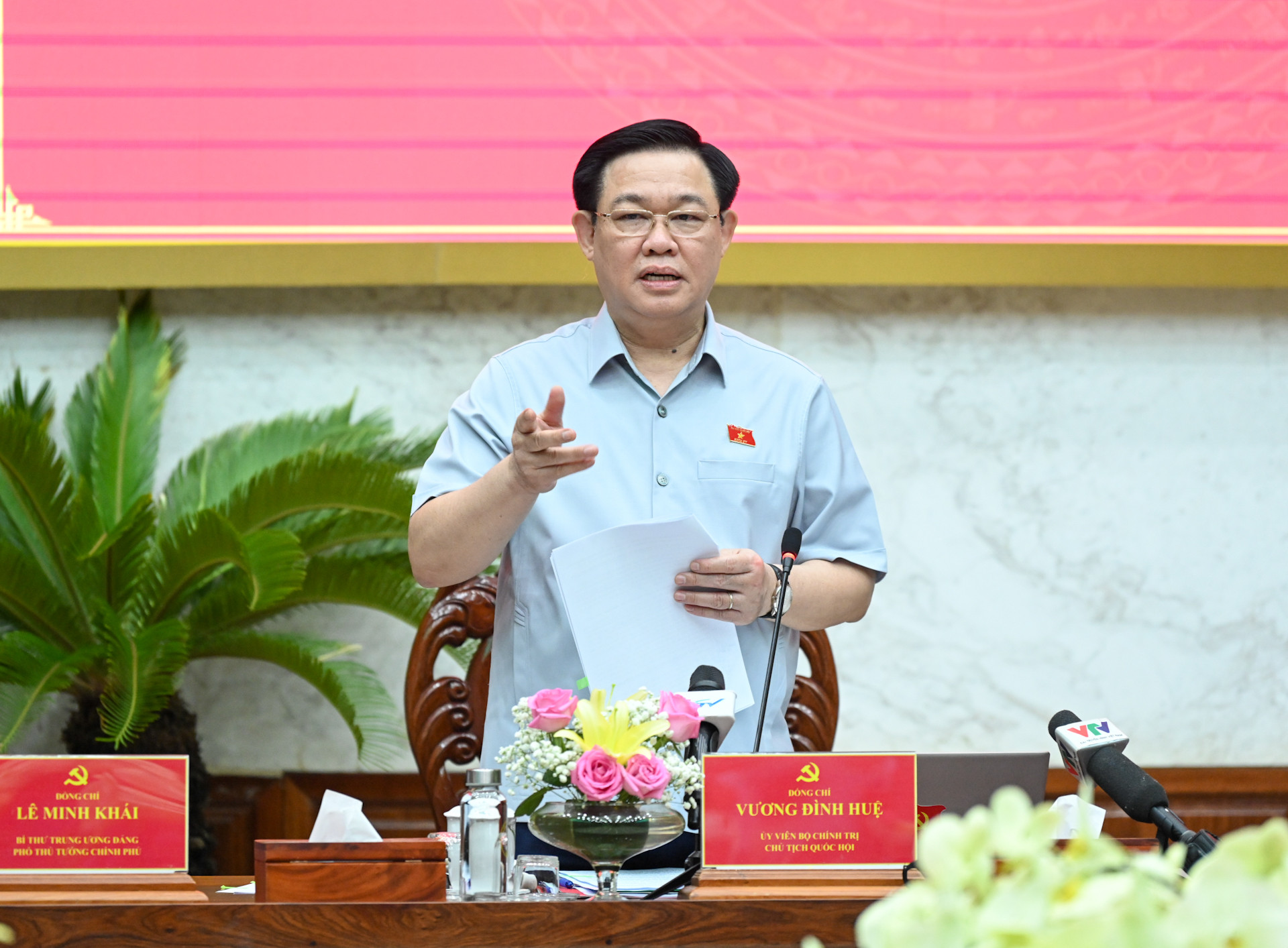 Chủ tịch Quốc hội Vương Đình Huệ kết luận buổi làm việc với Ban Thường vụ tỉnh ủy Hậu Giang.