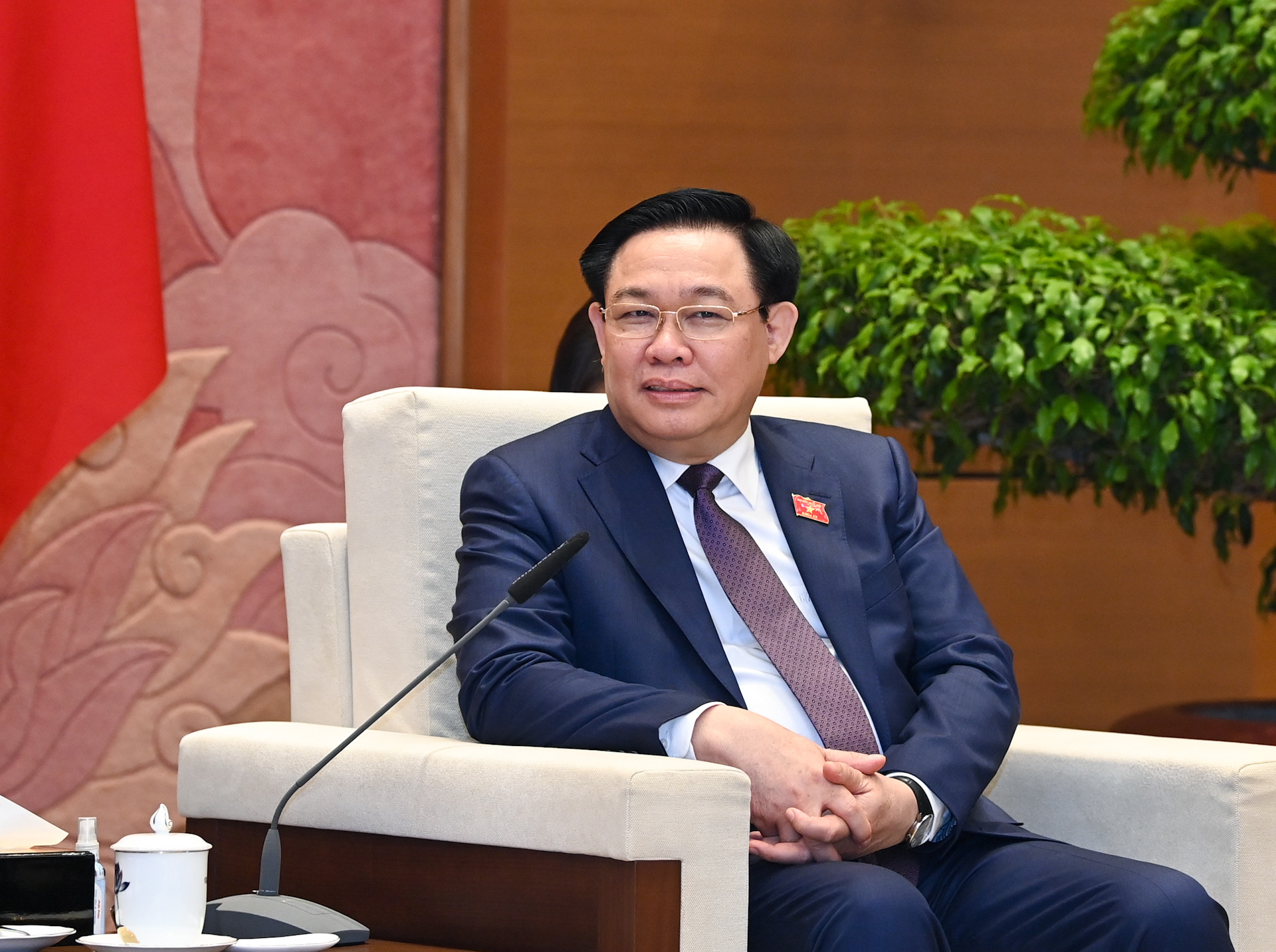 Chủ tịch Quốc hội Vương Đình Huệ phát biểu tại buổi tiếp. Chủ tịch Quốc hội Vương Đình Huệ phát biểu tại buổi tiếp.