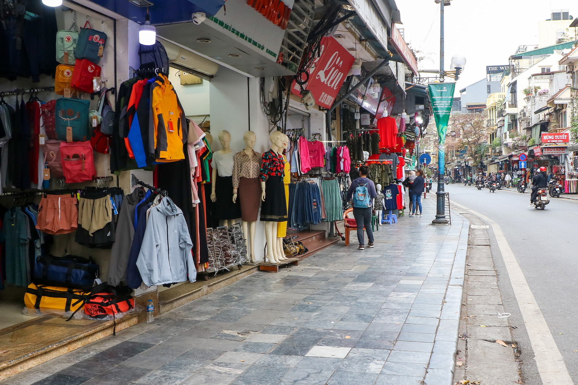 [Ảnh] Hà Nội: Những tuyến phố trung tâm sau một tháng lập lại trật tự vỉa hè ảnh 3