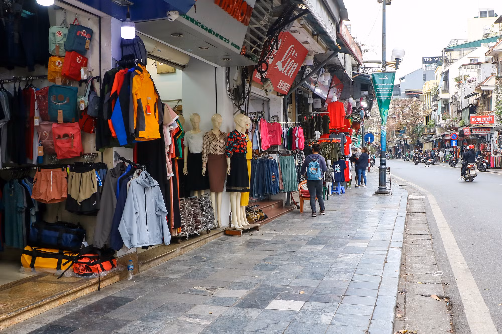 [Ảnh] Hà Nội: Những tuyến phố trung tâm sau một tháng lập lại trật tự vỉa hè ảnh 3