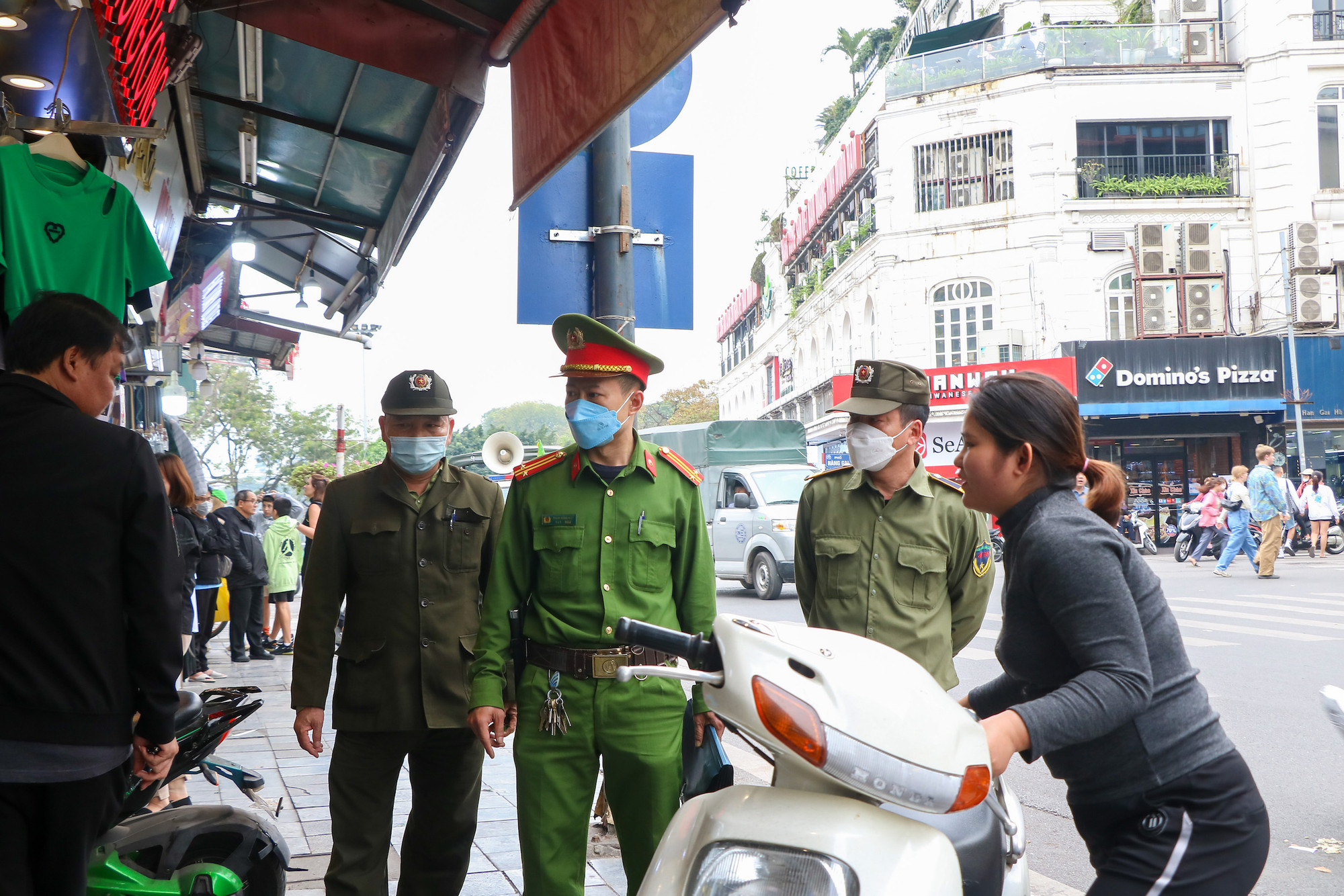 [Ảnh] Hà Nội: Những tuyến phố trung tâm sau một tháng lập lại trật tự vỉa hè ảnh 6