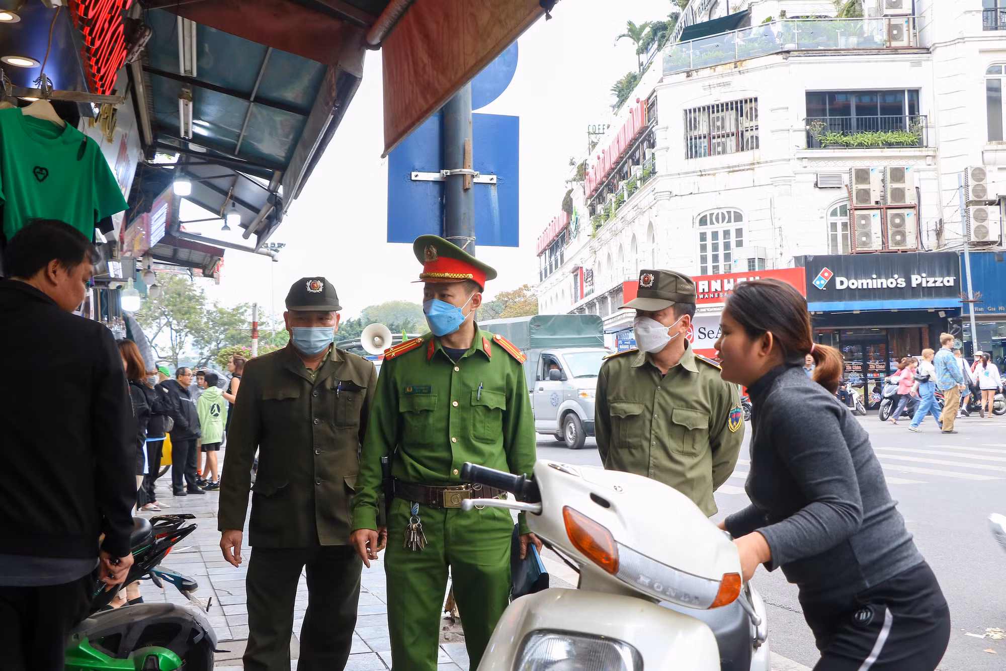 [Ảnh] Hà Nội: Những tuyến phố trung tâm sau một tháng lập lại trật tự vỉa hè ảnh 6